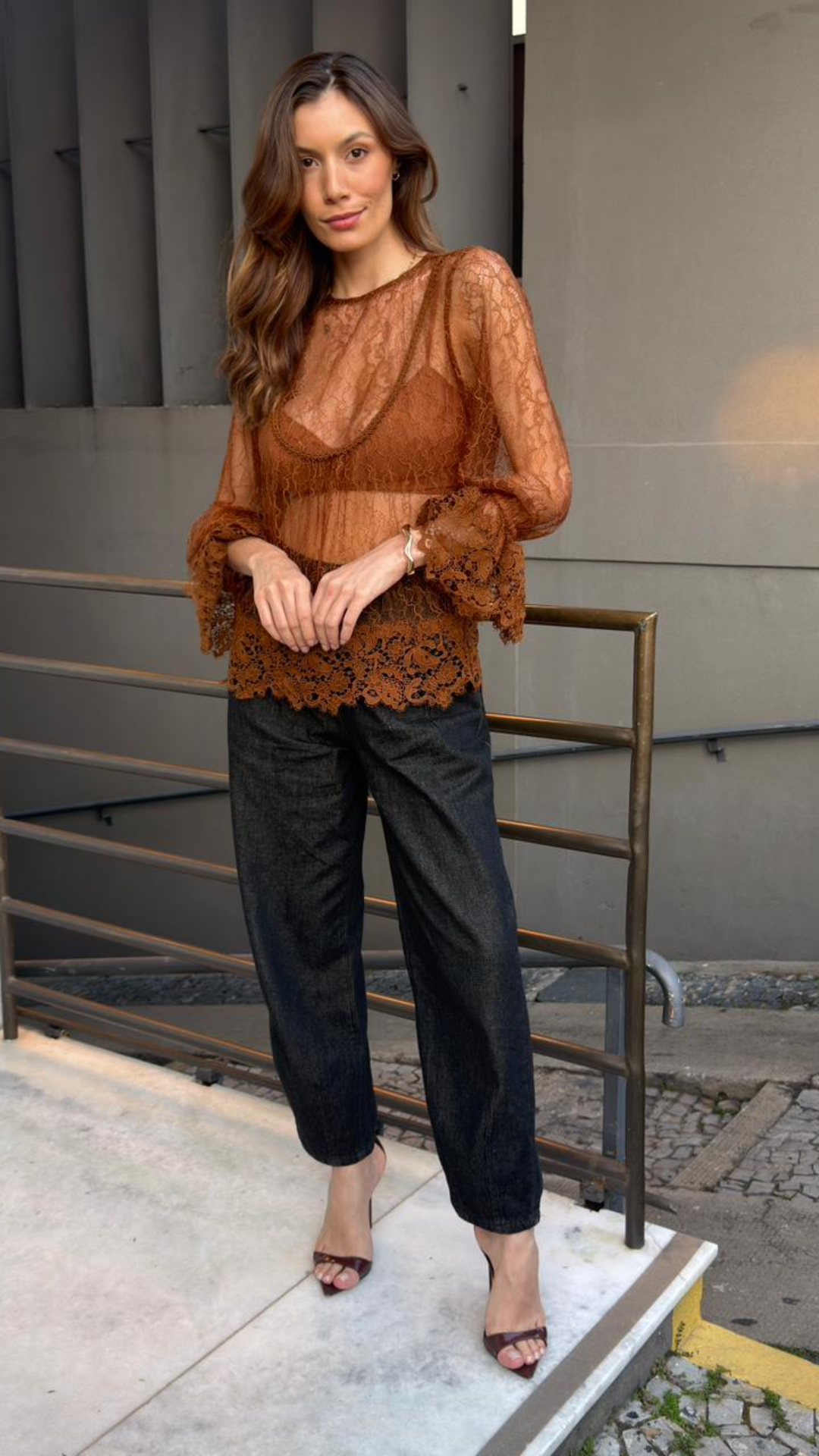 Blusa Renda Manga Longa Marrom Imbuia