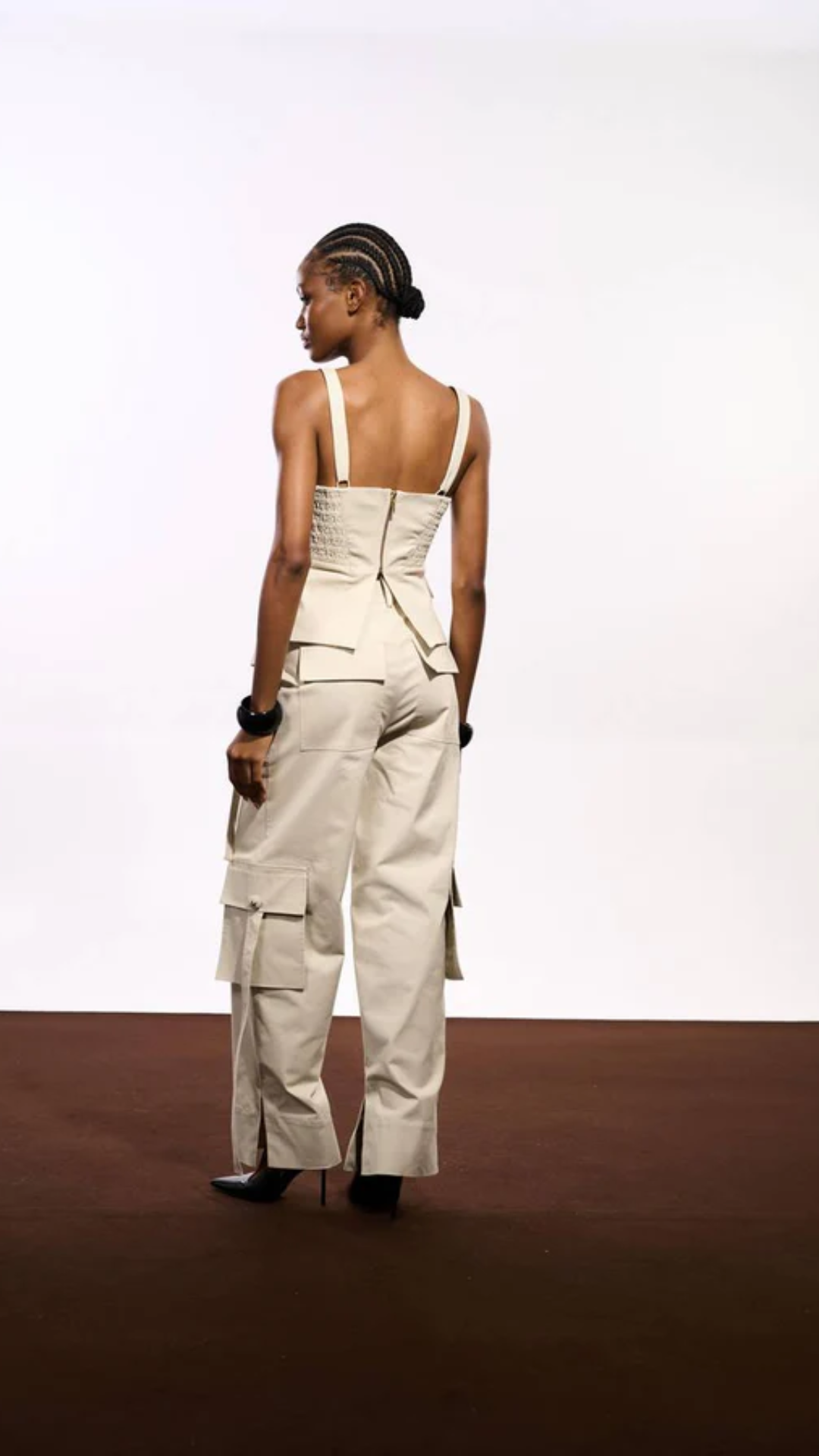 Calça Cargo Com Bolsos Fole Bege