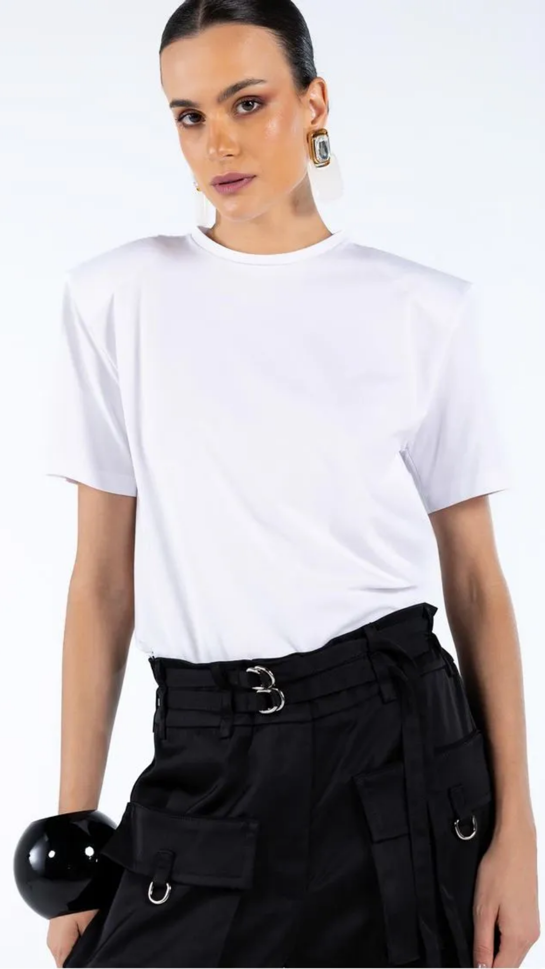 T-shirt Branca com Ombreira