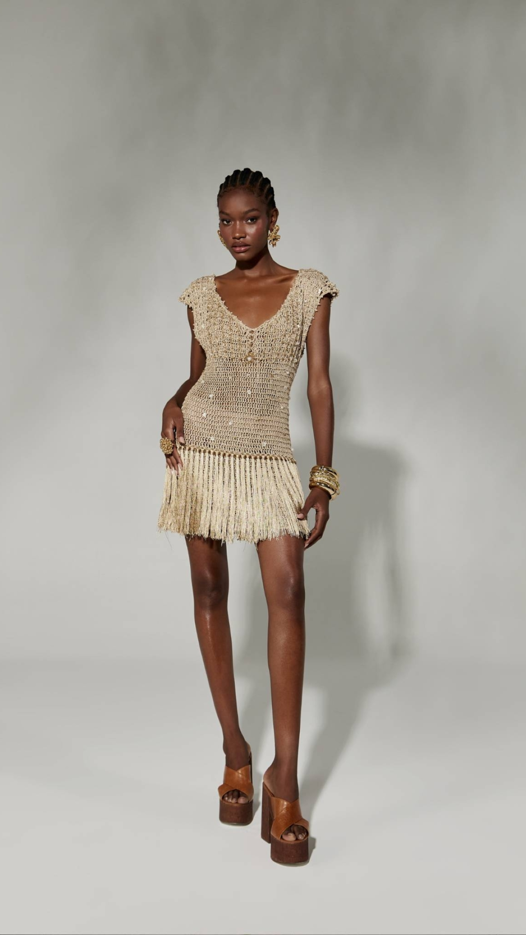Vestido Crochetado com Franjas Ingrid Dourado
