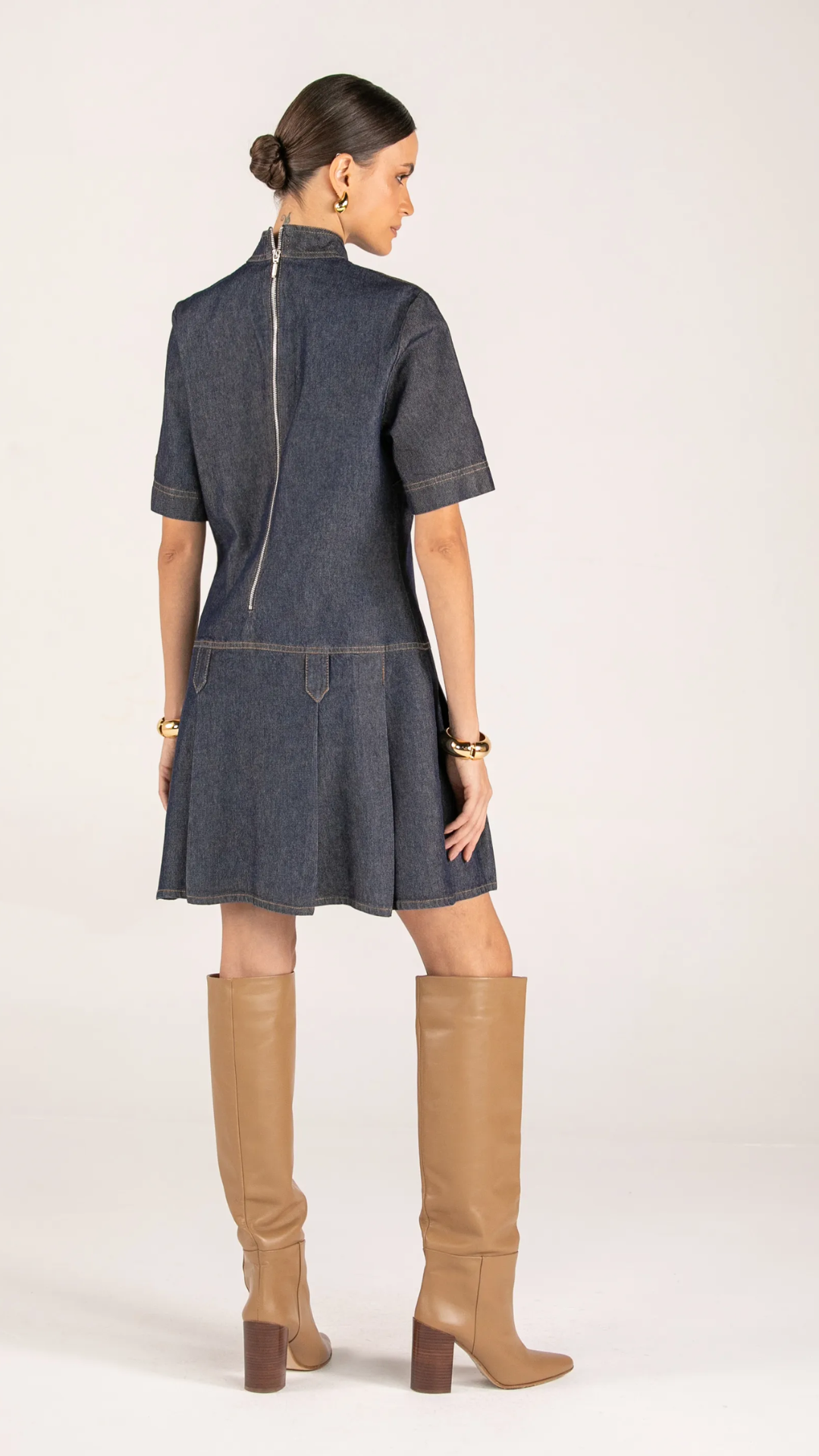 Vestido Cintura Baixa com Pregas Pespontado Jeans Azul