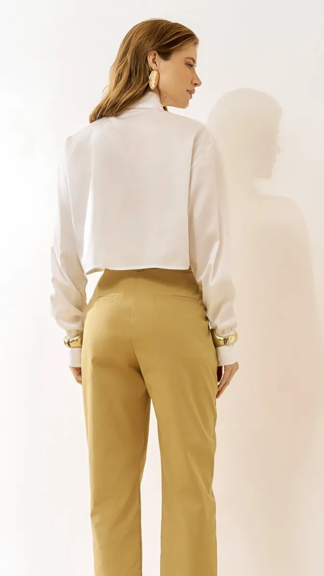 Camisa Cropped Branca de Tricoline com Gravata