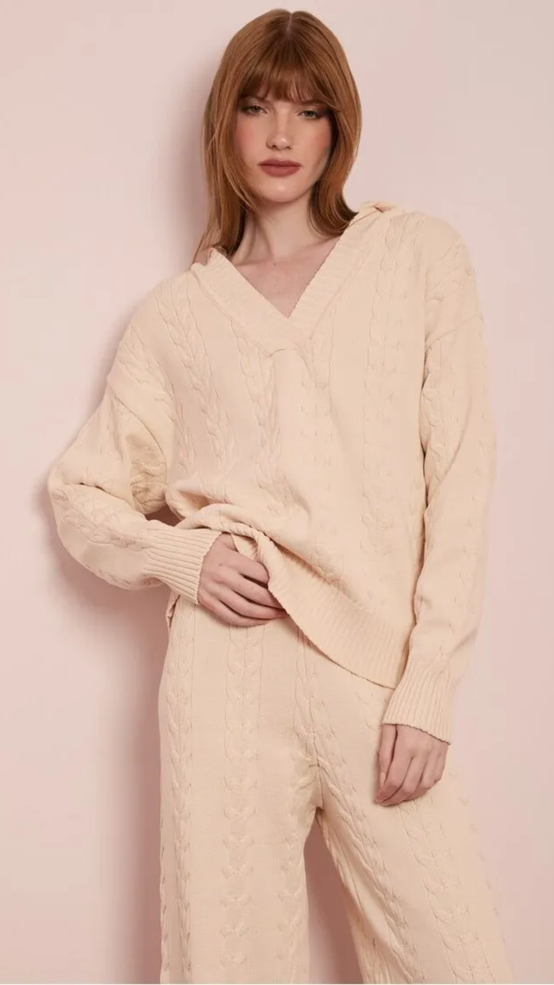 Conjunto Bege de Tricot Blusa com Capuz e Calça
