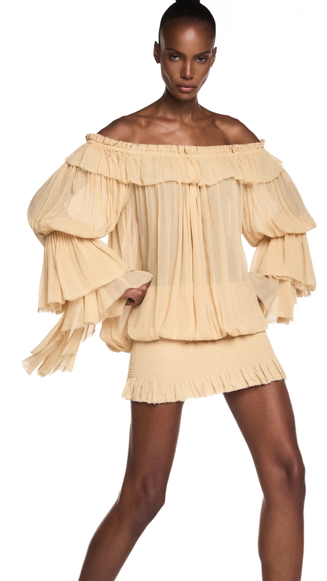 Vestido Curto Ombro a Ombro Manga Longa Babados Saia Lastex Chiffon Amarelo
