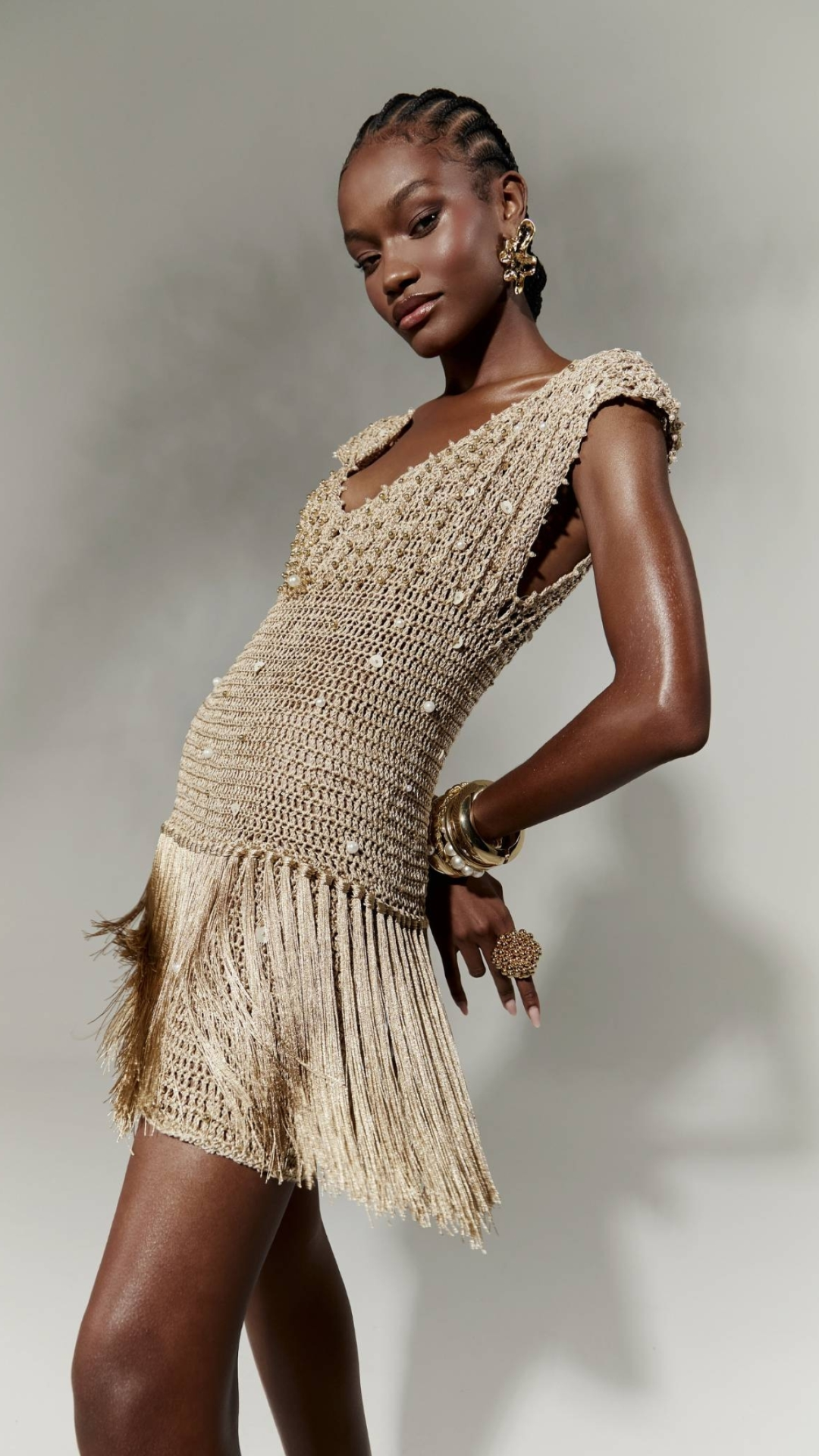 Vestido Crochetado com Franjas Ingrid Dourado