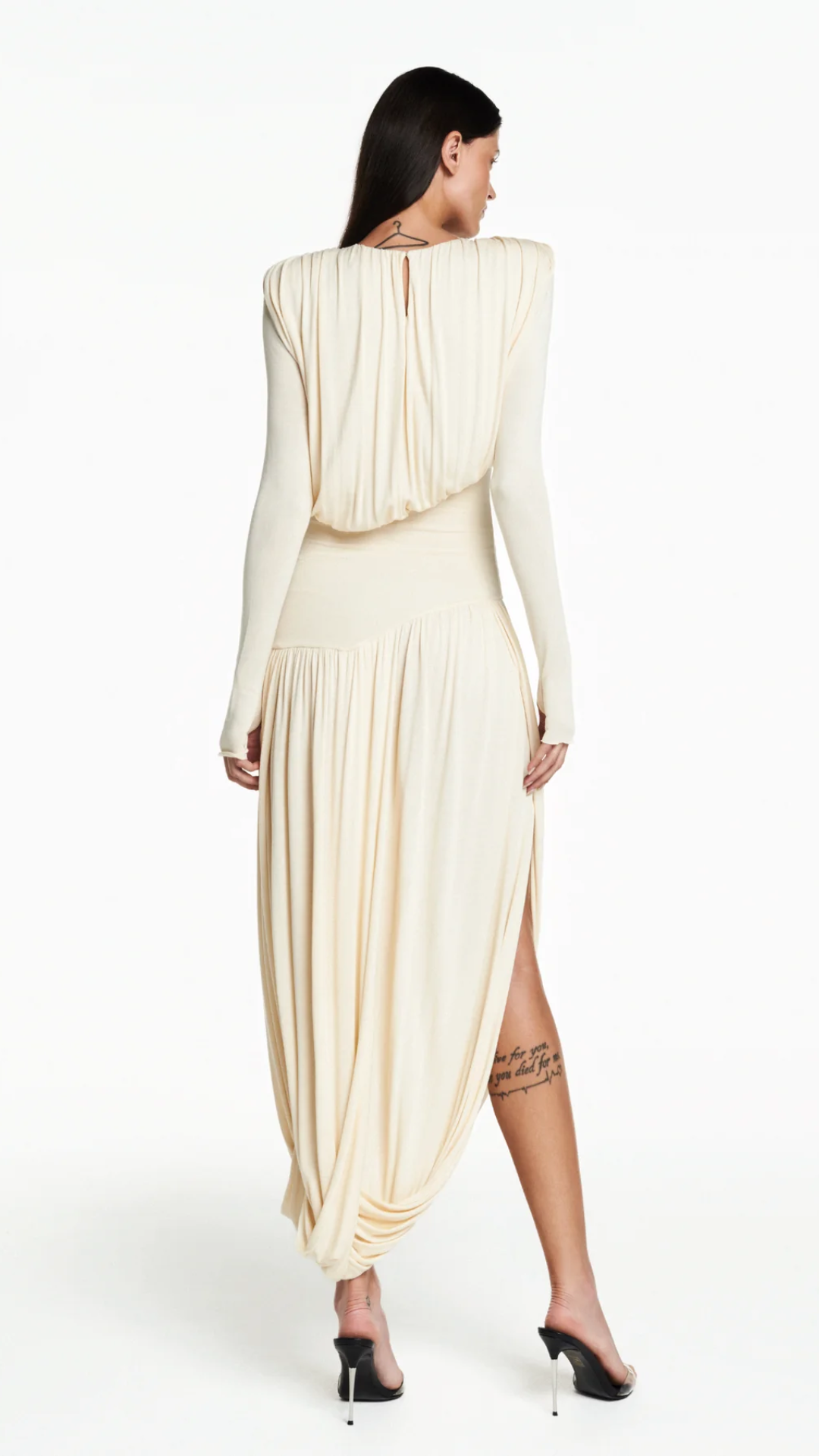 Vestido Longo Manga Longa Saia Torcida Manteiga