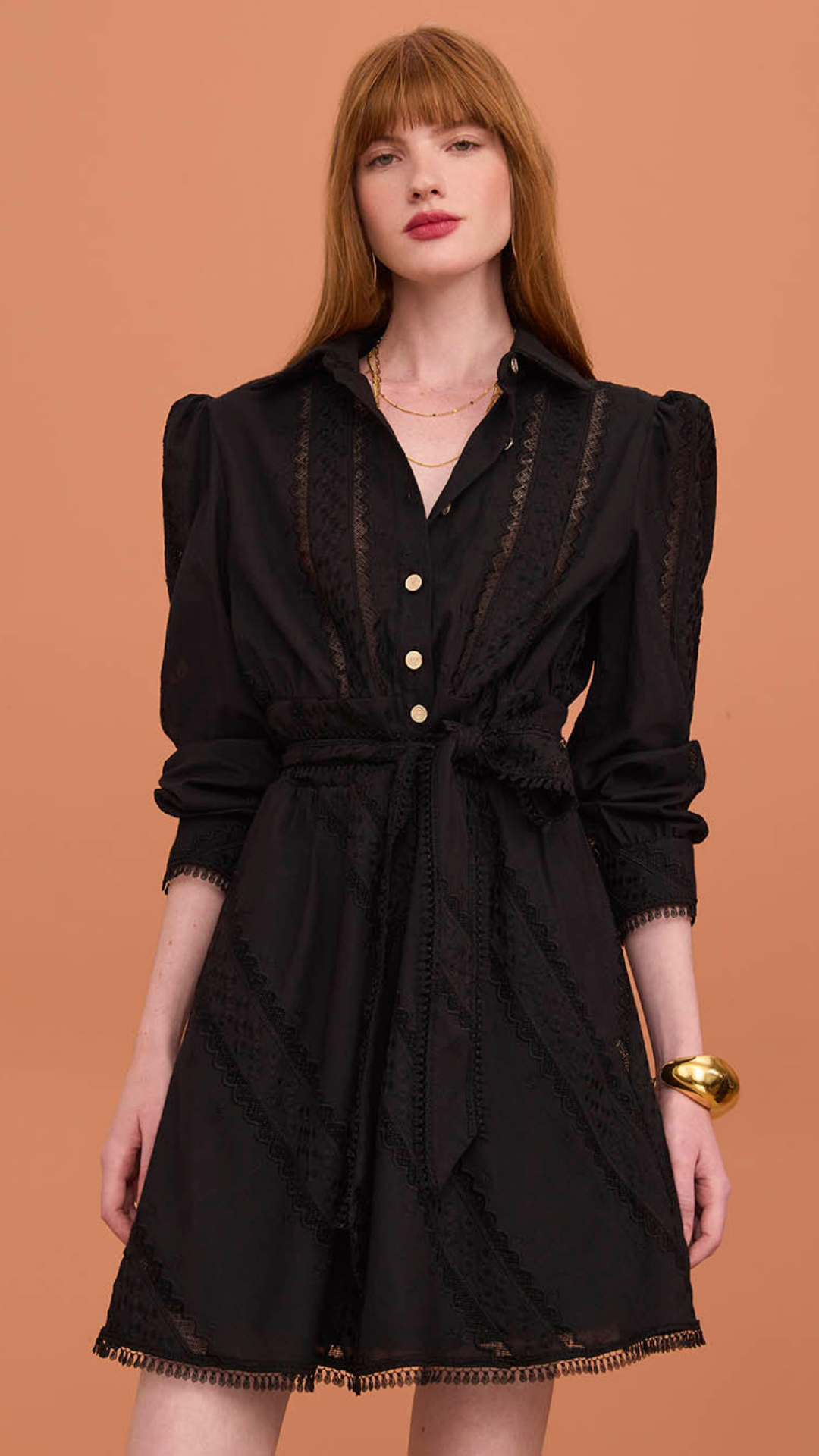 Vestido Curto Entremeios Preto