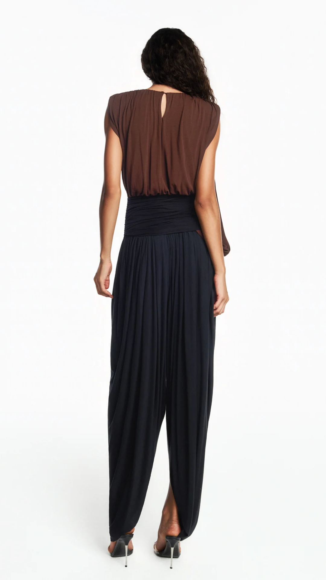 Blusa Bicolor Pala e Corpo Drapeados Faixa Lateral Malha Marrom e Preto