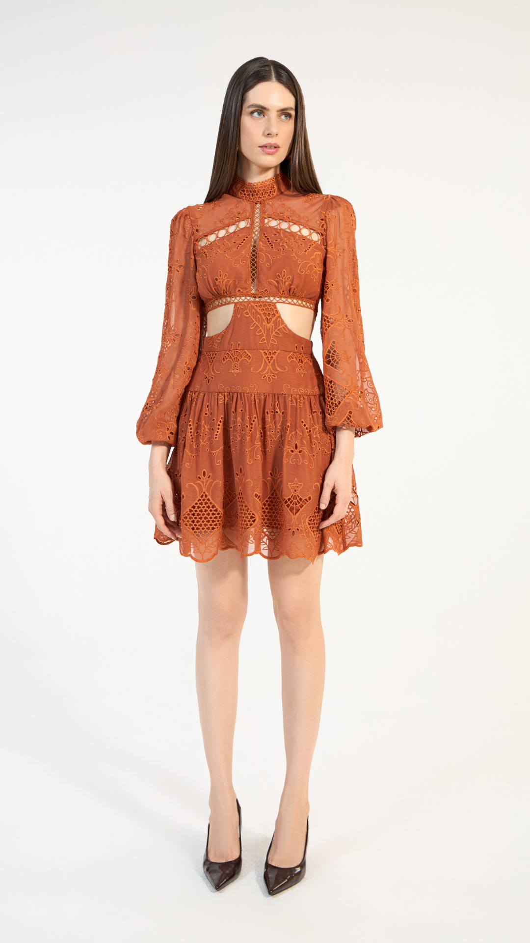 Vestido Curto Chiffon Bordado Marrom Nordeste