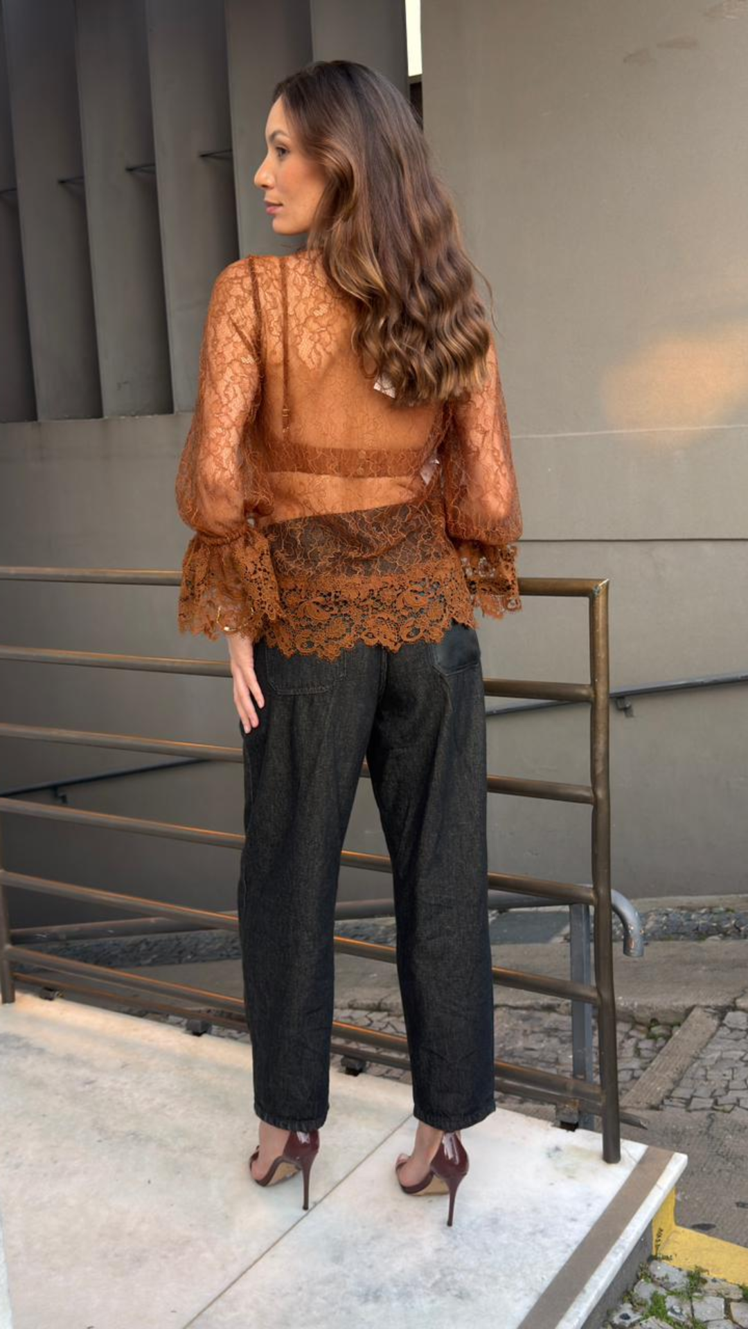 Blusa Renda Manga Longa Marrom Imbuia