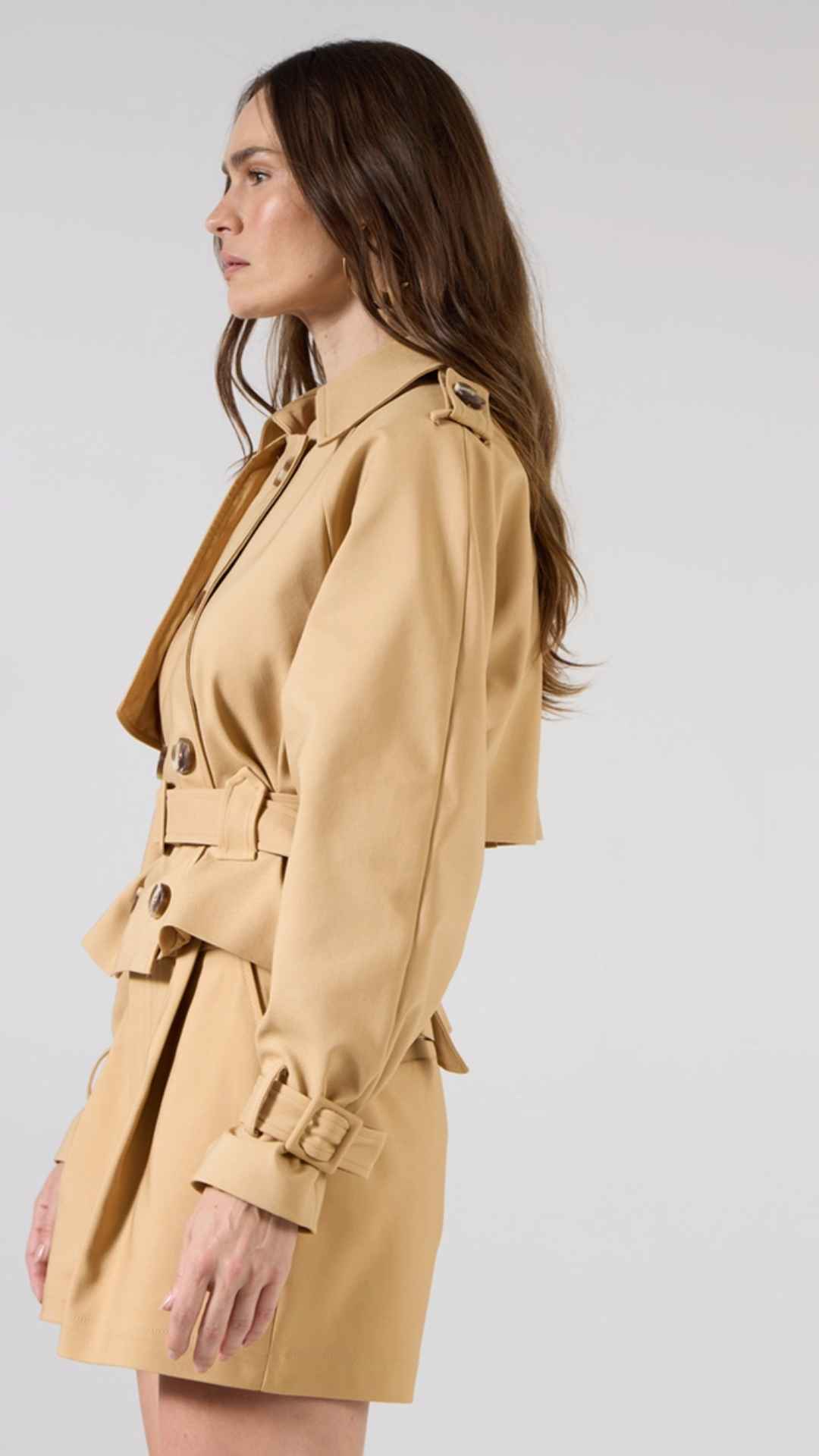 Conjunto Trench Cropped com Short Bege Andiroba