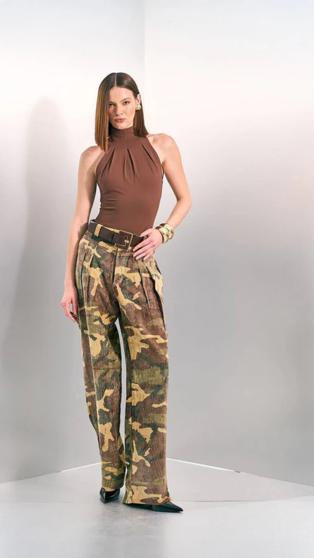 Calça Slouch Camuflado Aplicação Camuflado