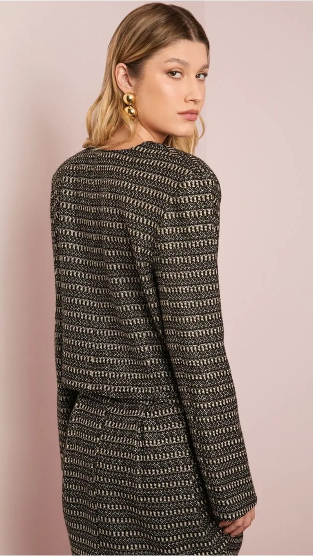 Casaqueto de Tweed Preto com Dourado