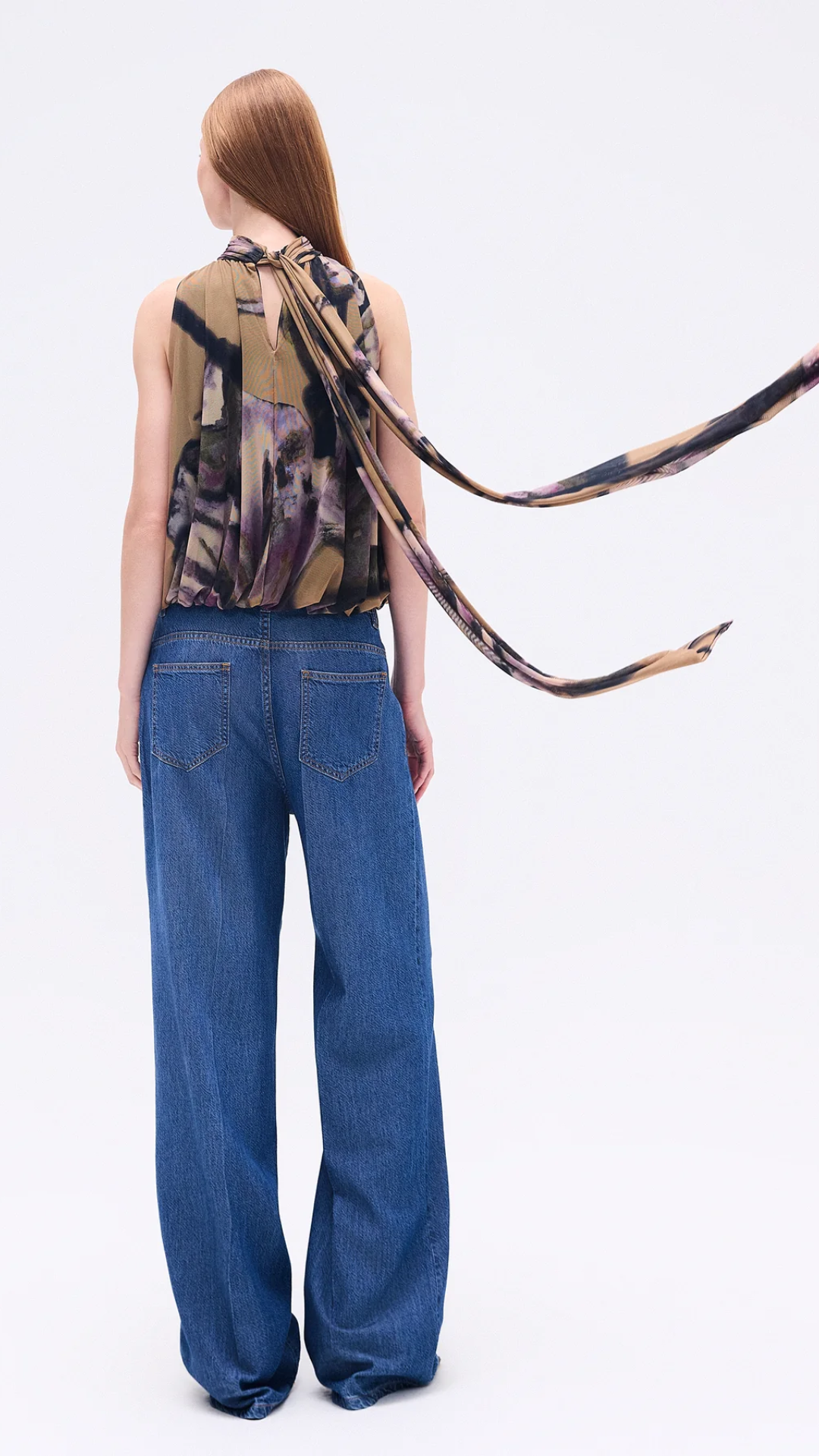 Blusa Gola Alta sem Manga Drapeada Tule Floral