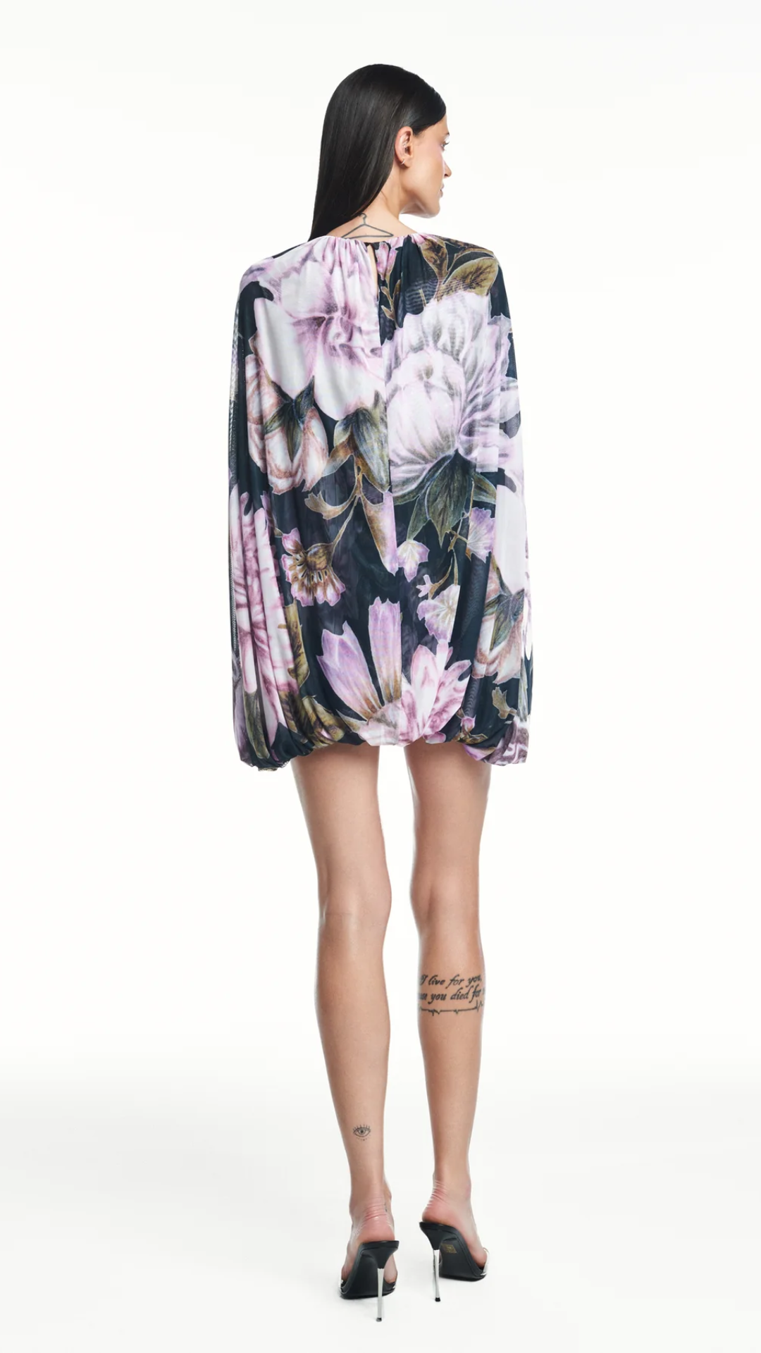 Vestido Curto Amplo Balonê Capa Tule Floral Preto