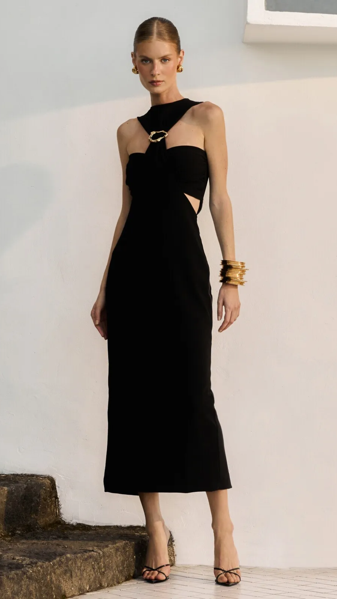 Vestido Preto Midi com Recortes