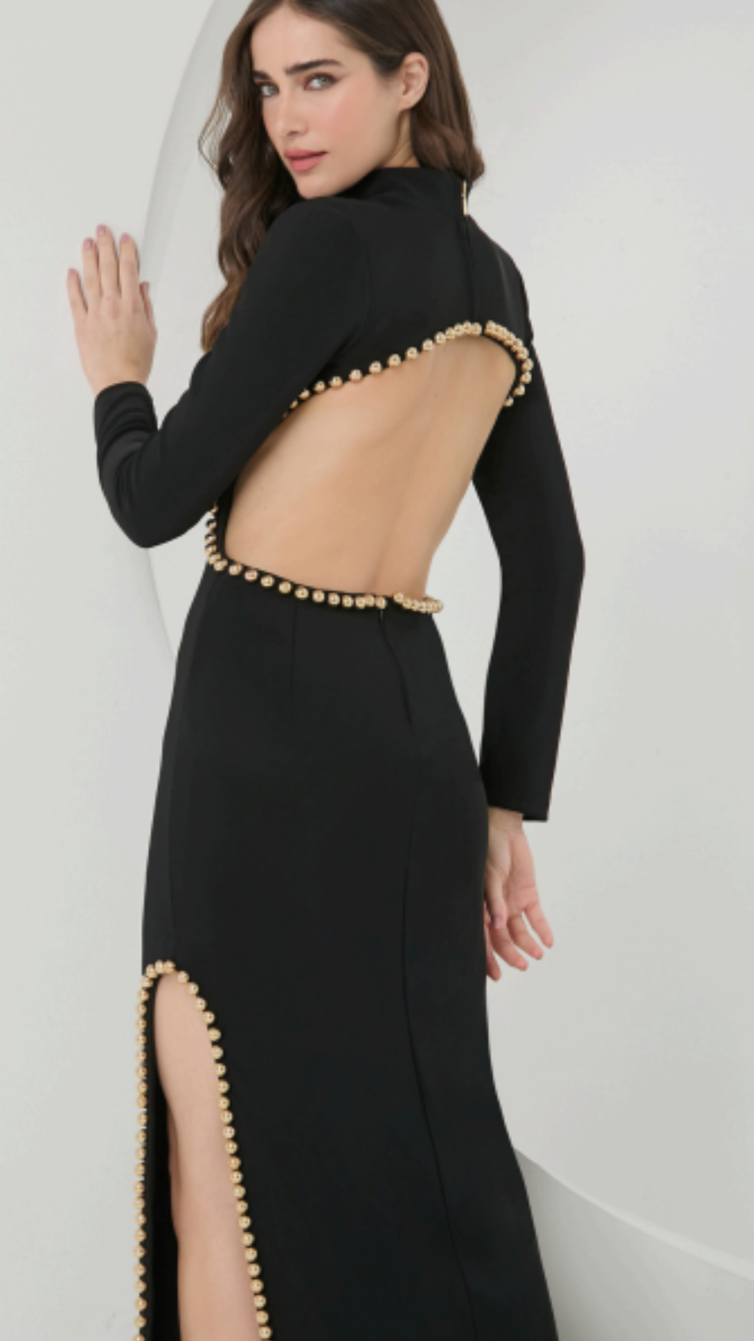Vestido Longo Fenda Preto com Bordado Bolas Douradas