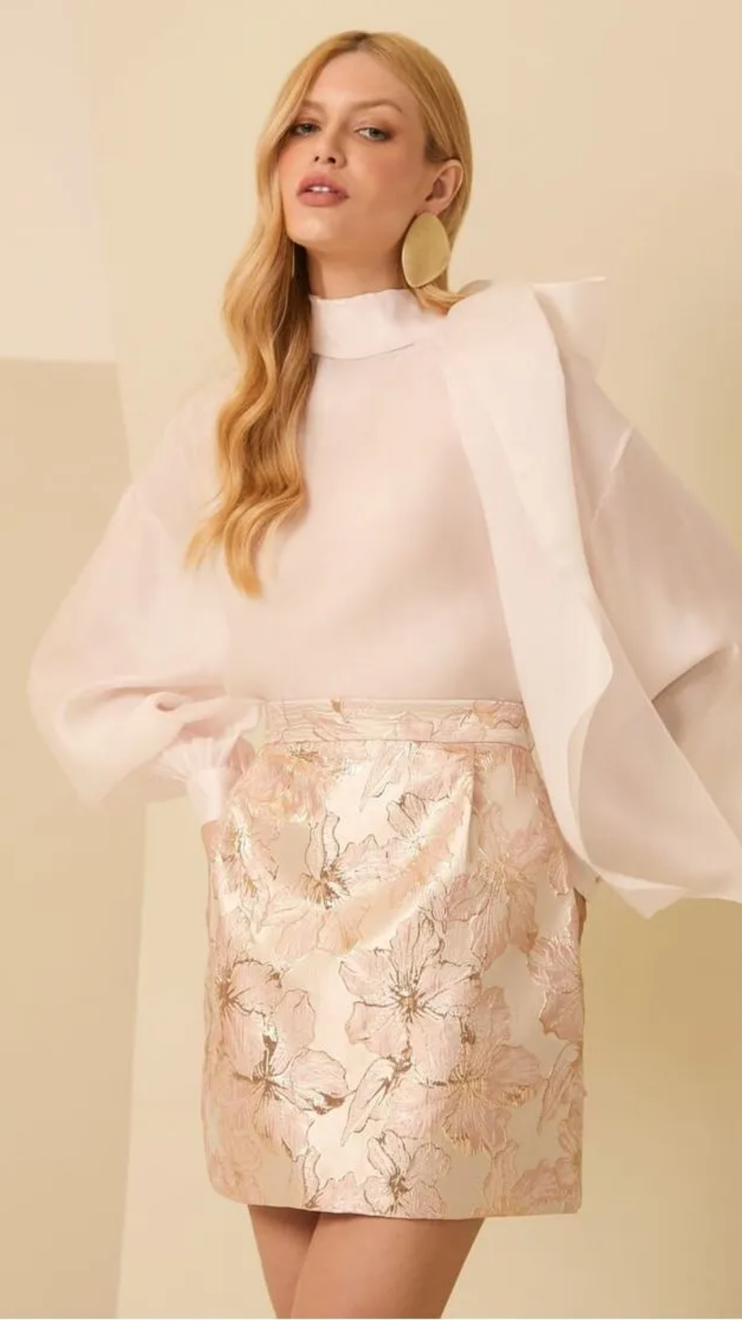 Saia Curta em Jacquard Floral Rosa