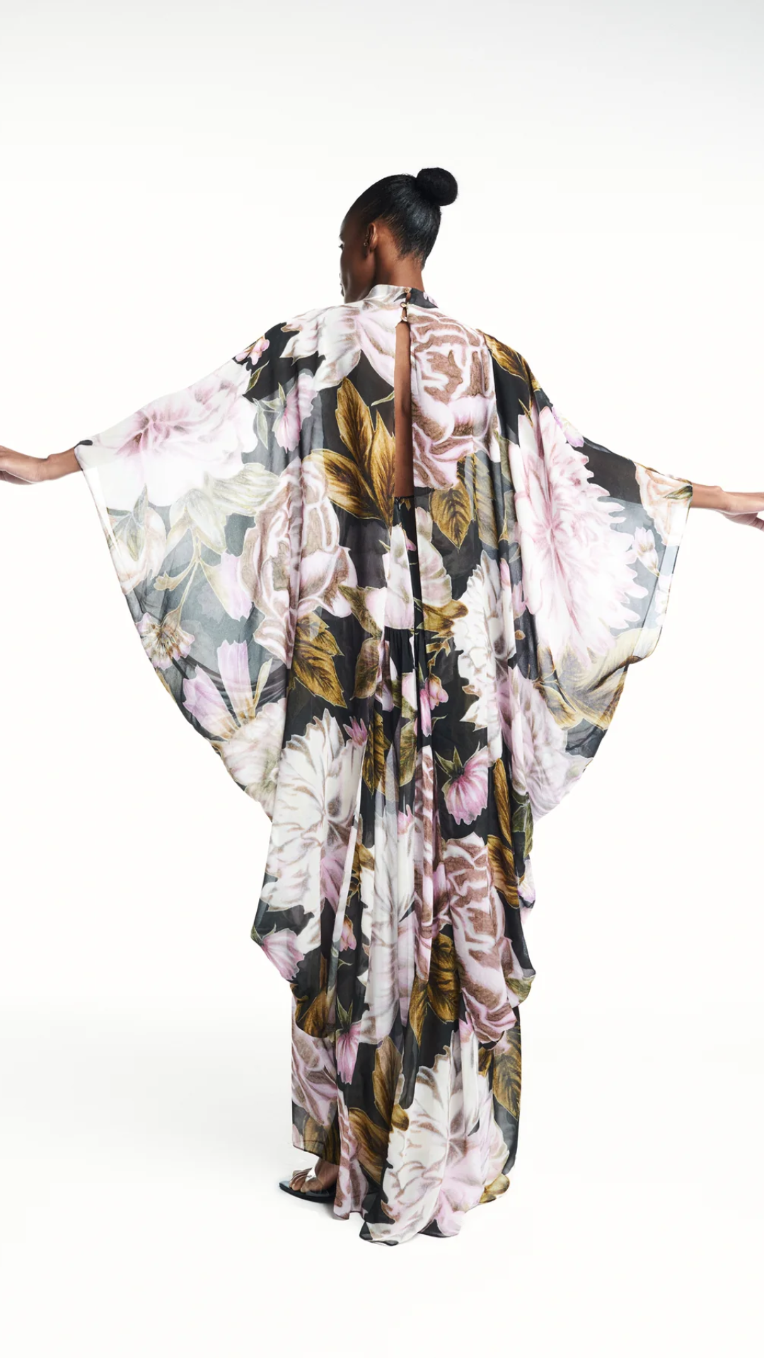 Vestido Longo Amplo Capa Floral Preto