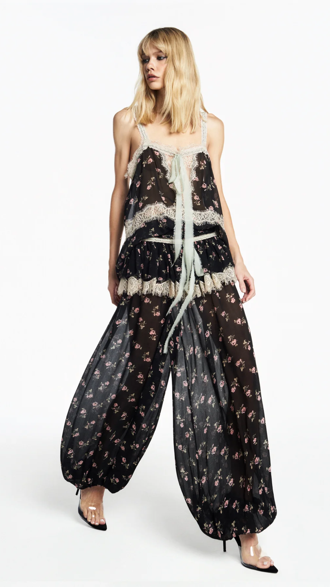 Calça Elástico Barra Chiffon Floral Preto com Renda