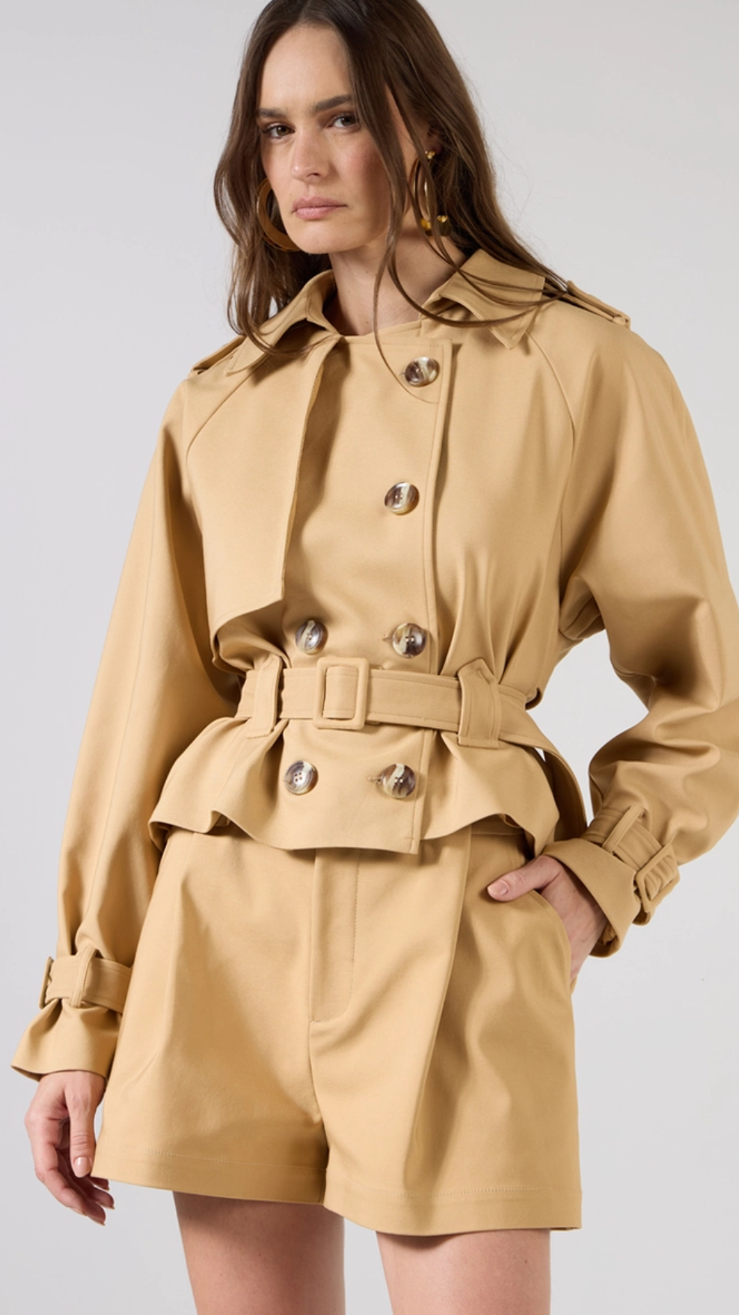 Conjunto Trench Cropped com Short Bege Andiroba