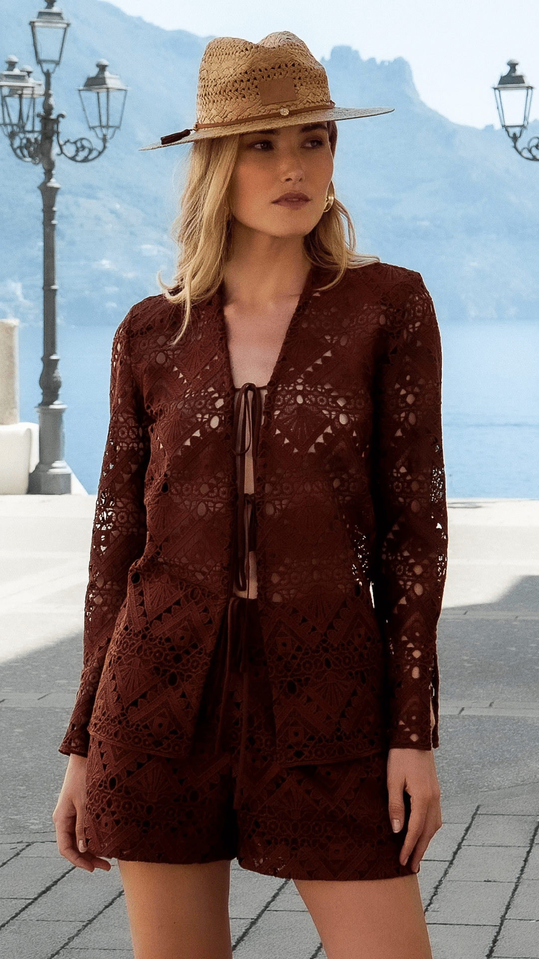 Conjunto Renda Casaqueto Amarrações e Short Marrom