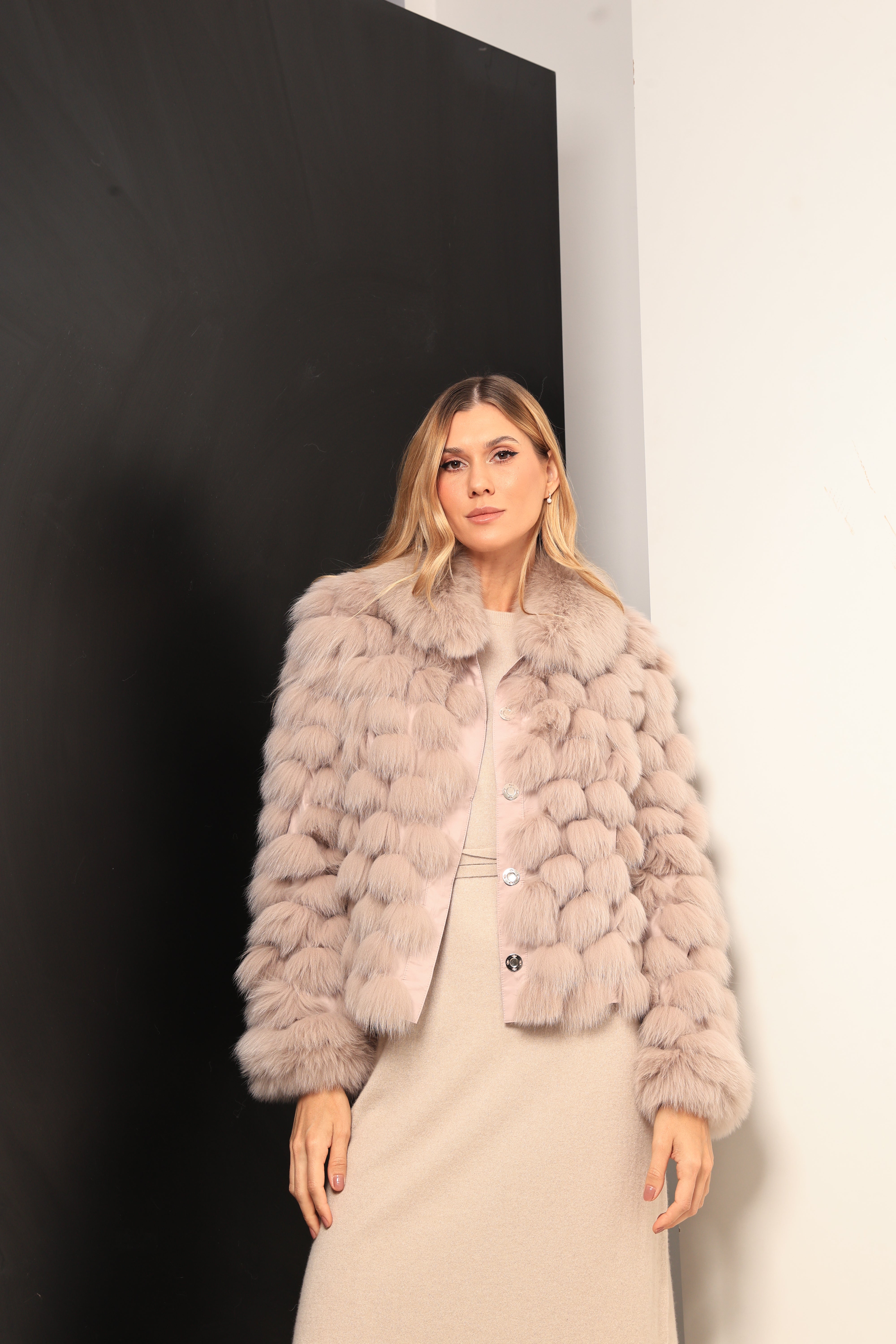 Casaco Pele Texturizado Esferas Volumosas Blush Rose