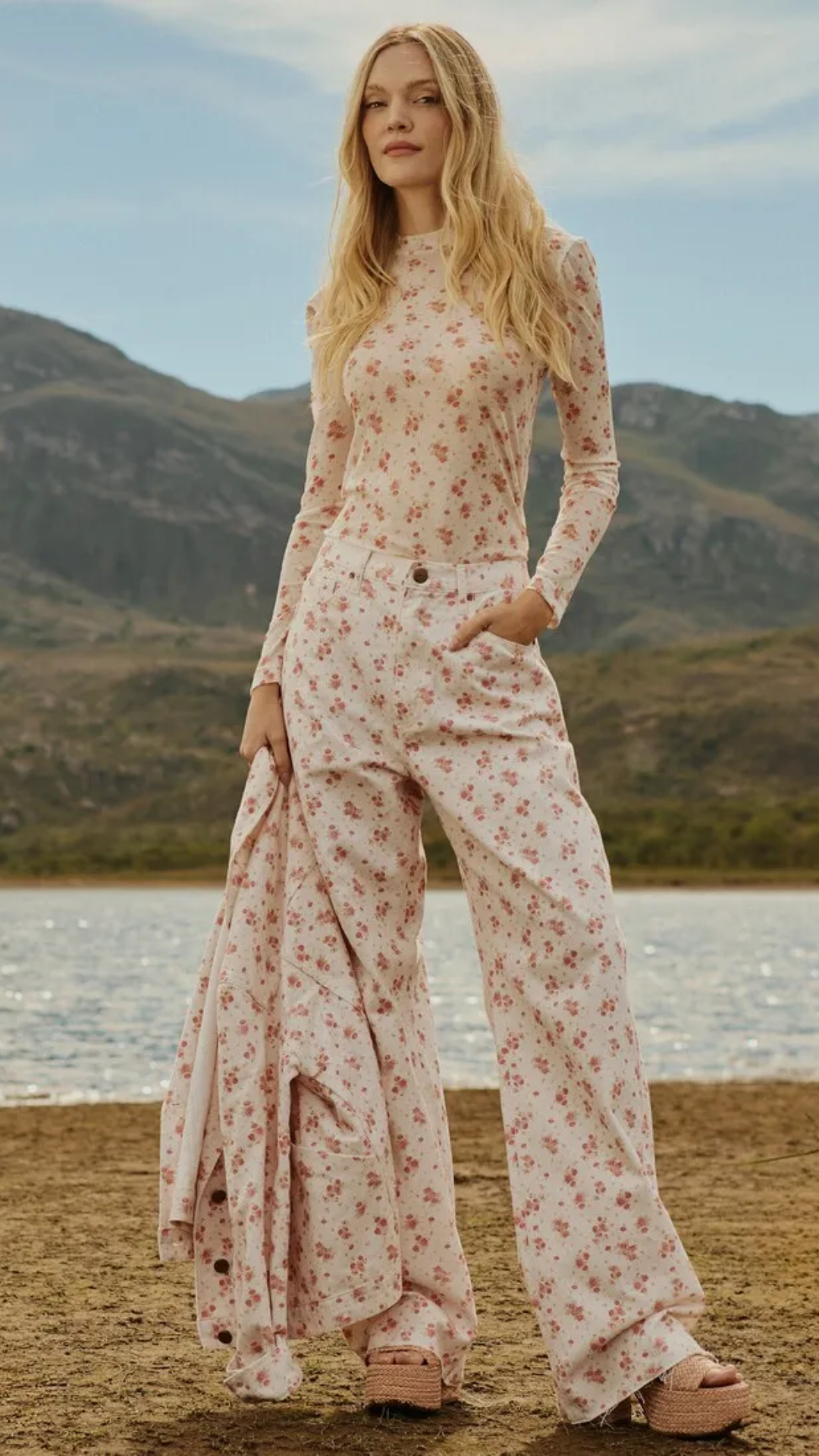 Calça de Sarja Wide Leg Floral Liberty