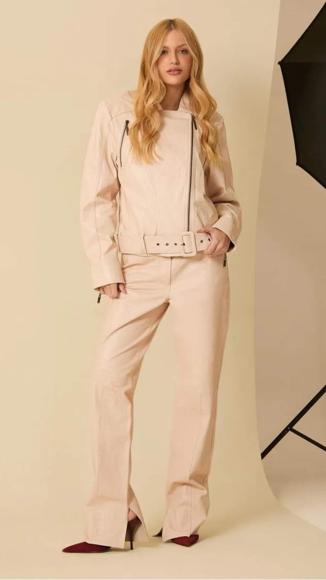 Calça de Couro Croco Rosa Pétala