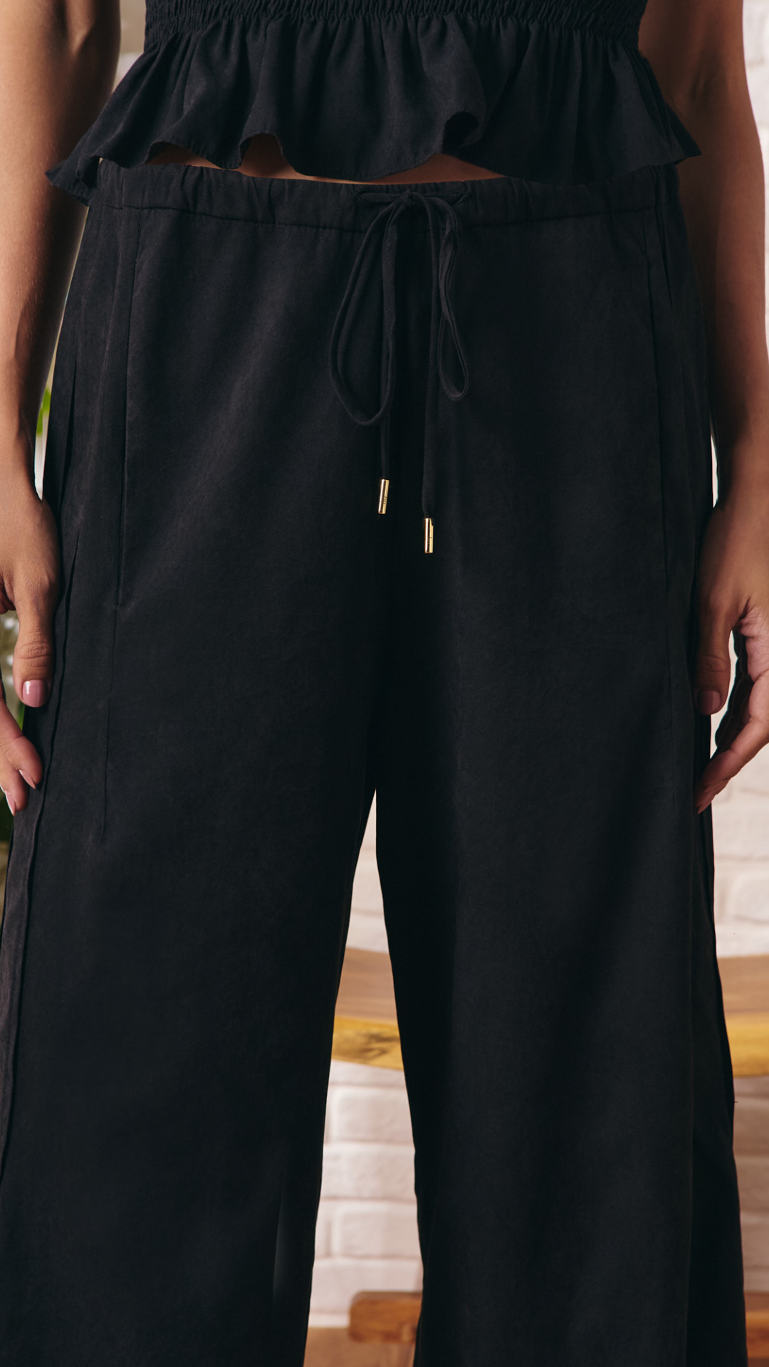 Calça Flow Recorte Lateral Preto