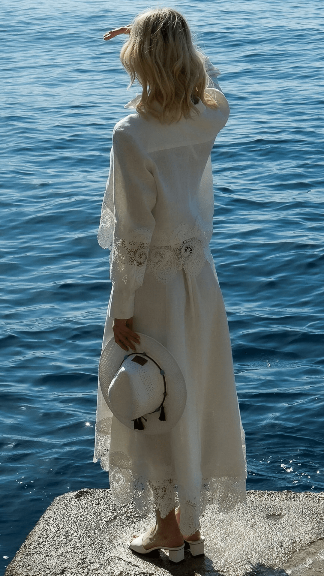 Conjunto Saia Midi Nesgas e Camisa Detalhe Renda Off White