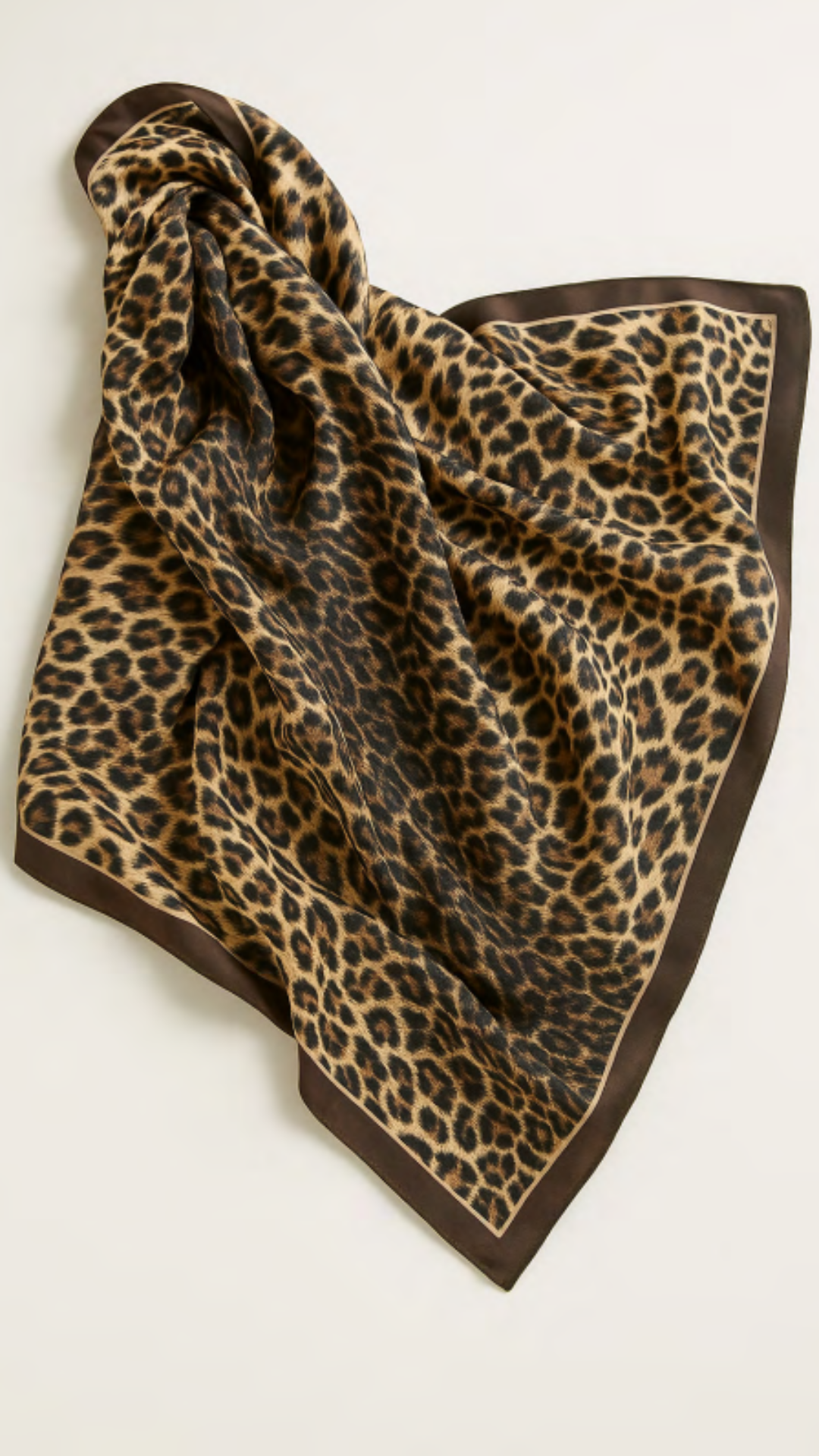 Lenço com Estampa de Onça