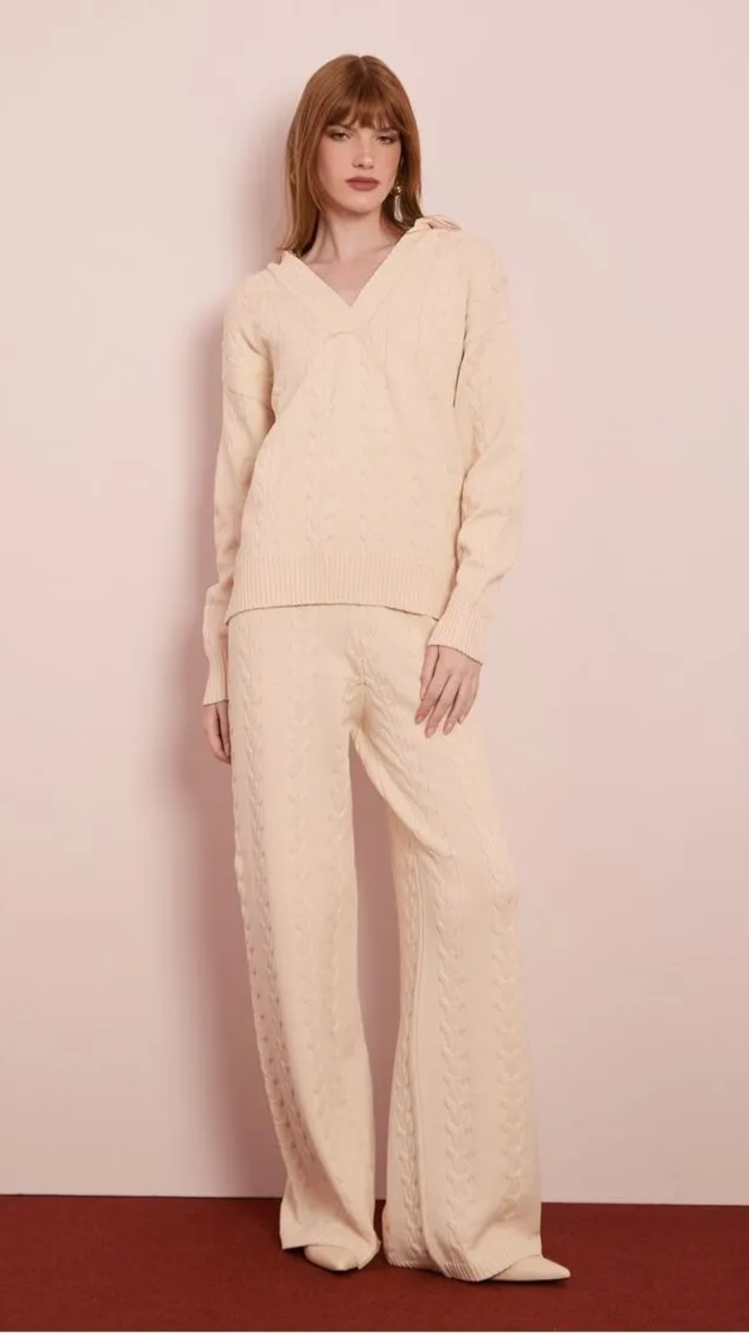 Conjunto Bege de Tricot Blusa com Capuz e Calça