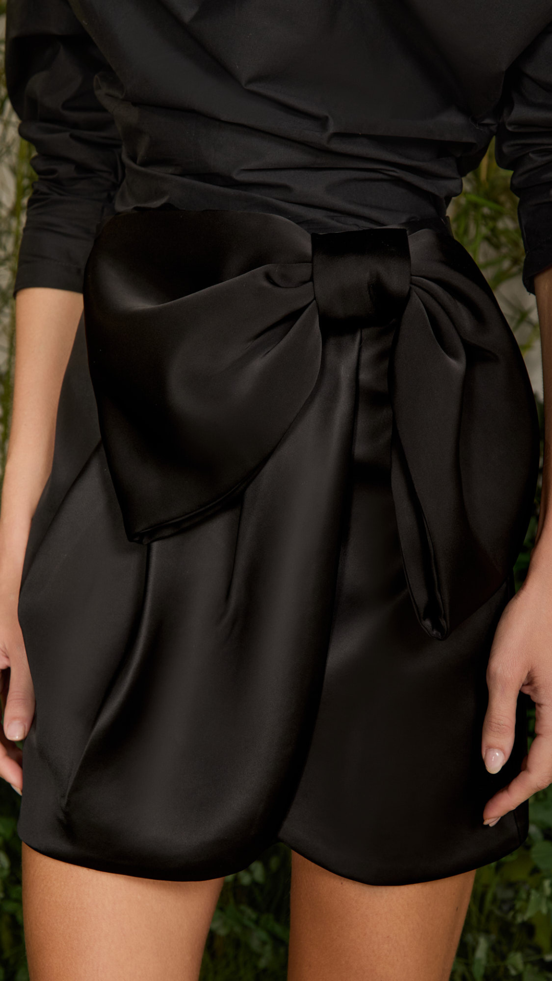 Saia Curta Nina Cetim Preto