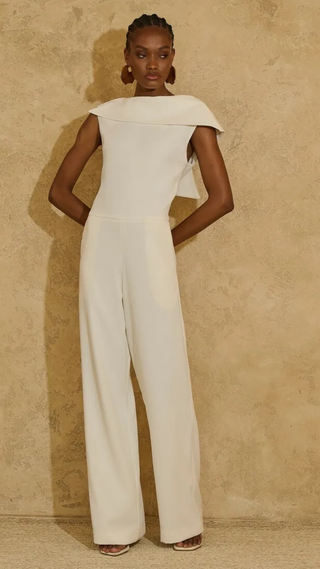 Macacão Off White com Maxi Gola
