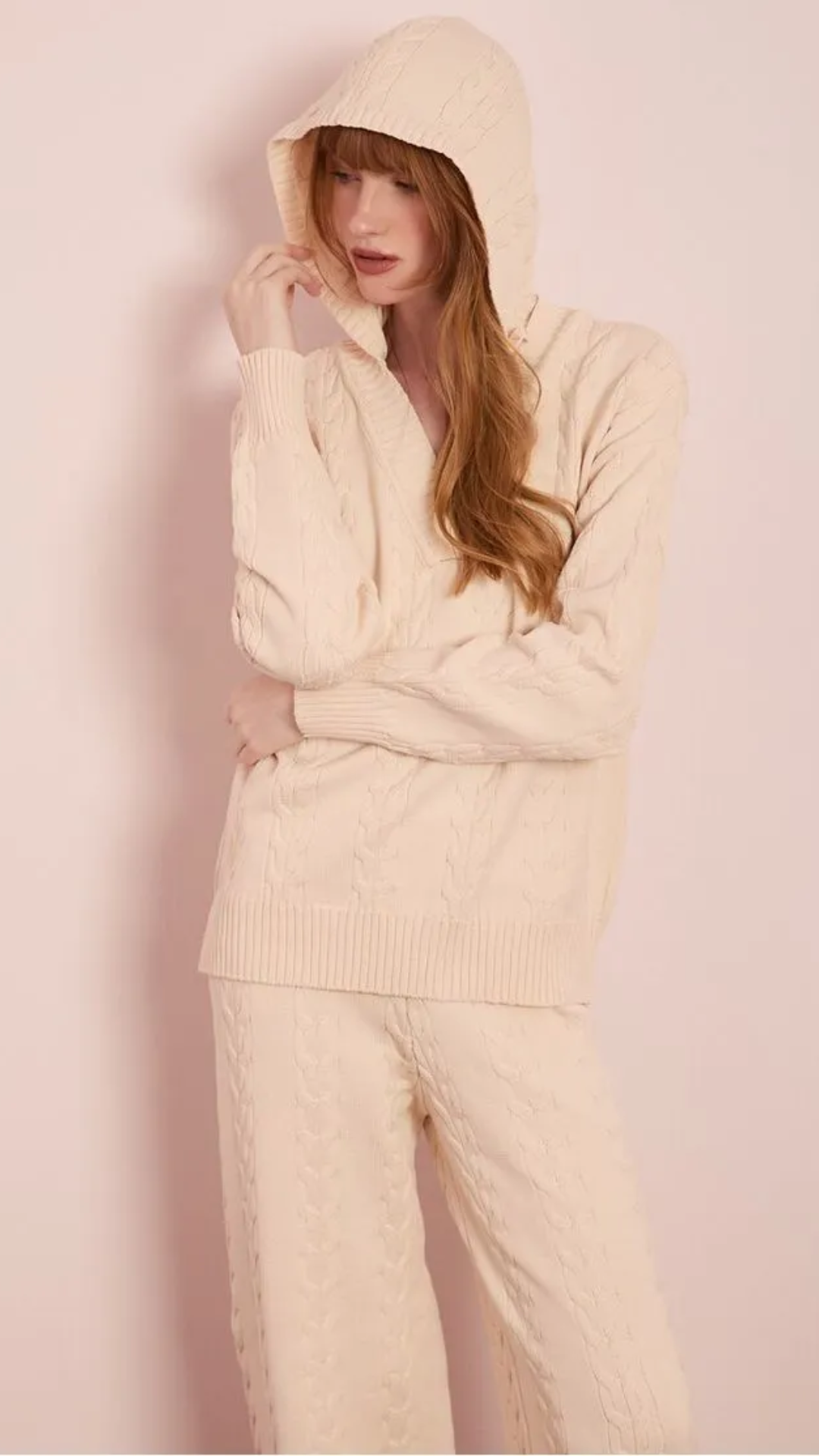 Conjunto Bege de Tricot Blusa com Capuz e Calça