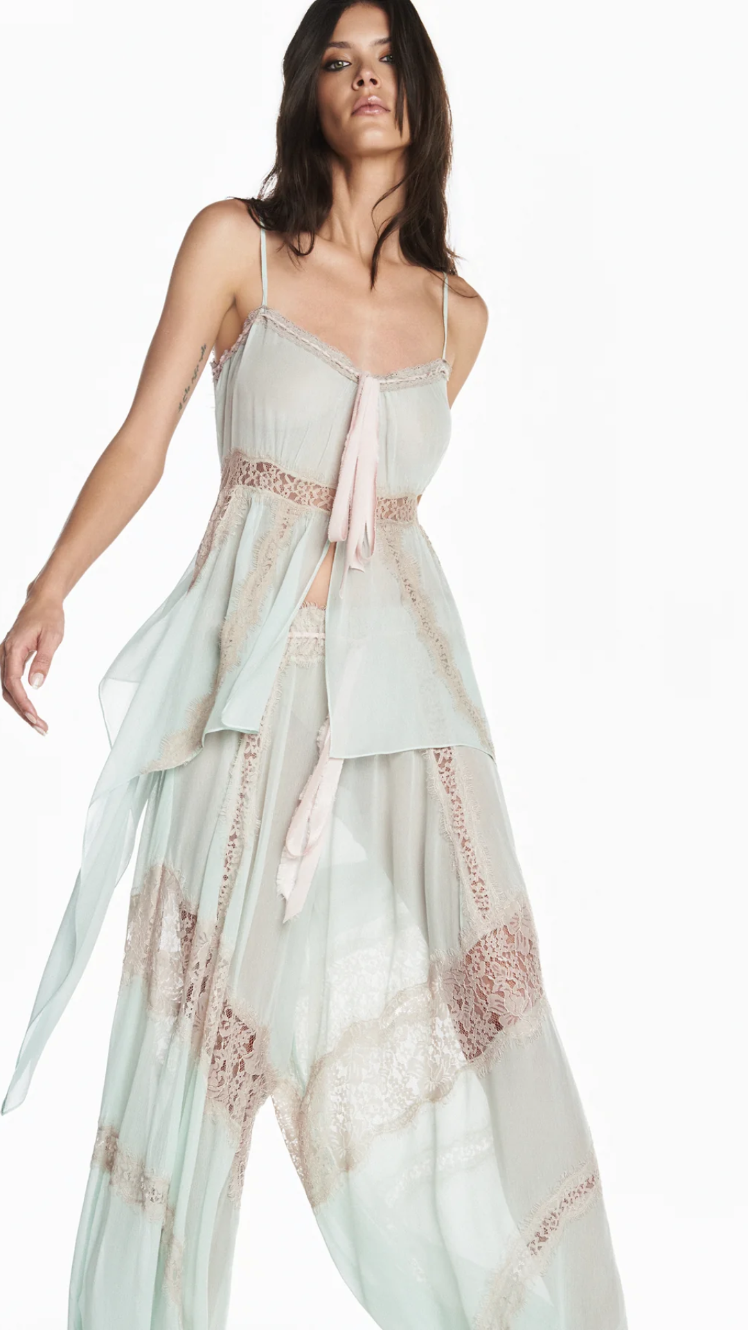 Blusa com Alça Chiffon Verde com Renda Bege