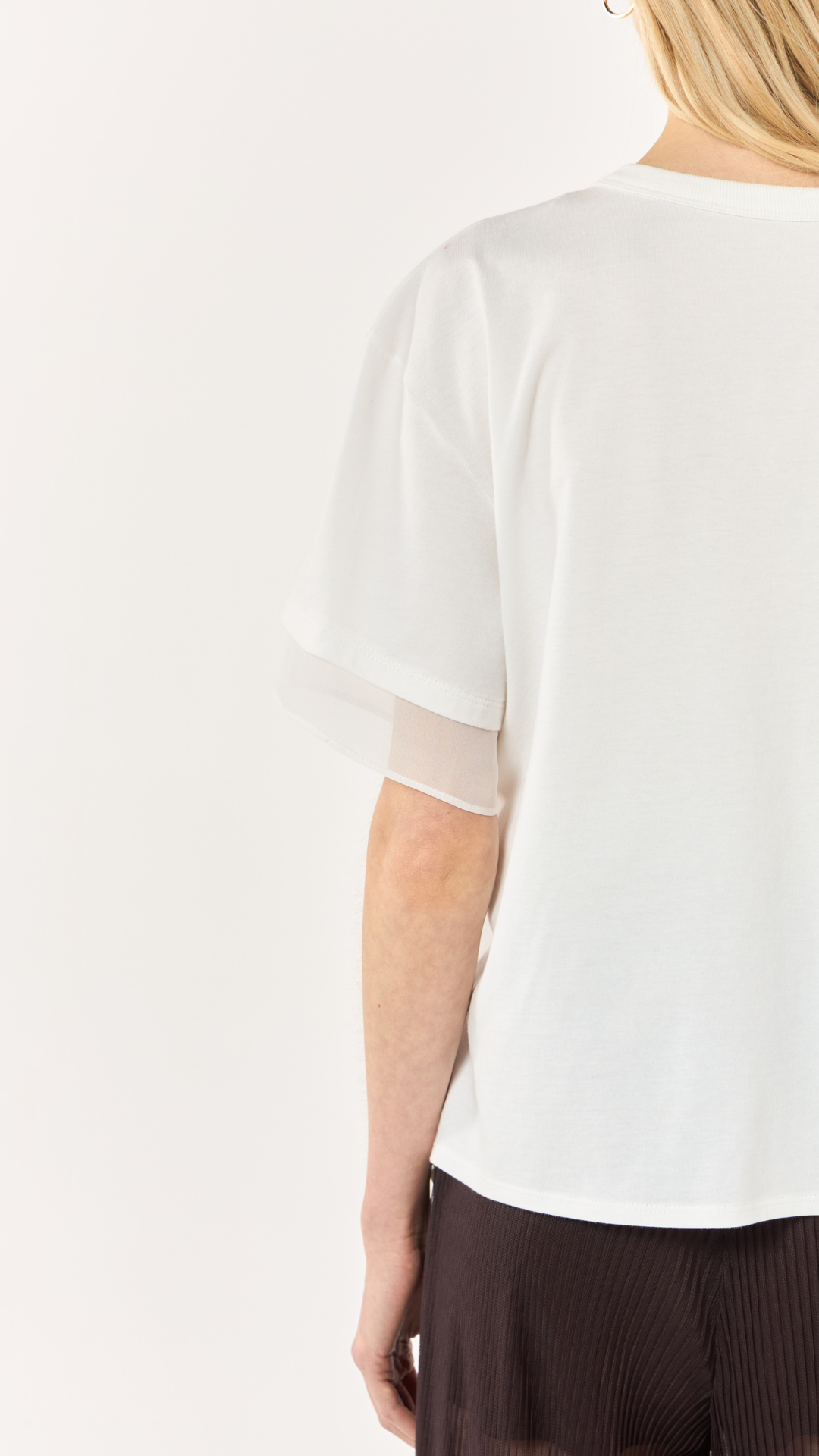 T-Shirt Dupla Detalhe Broche Off Shell