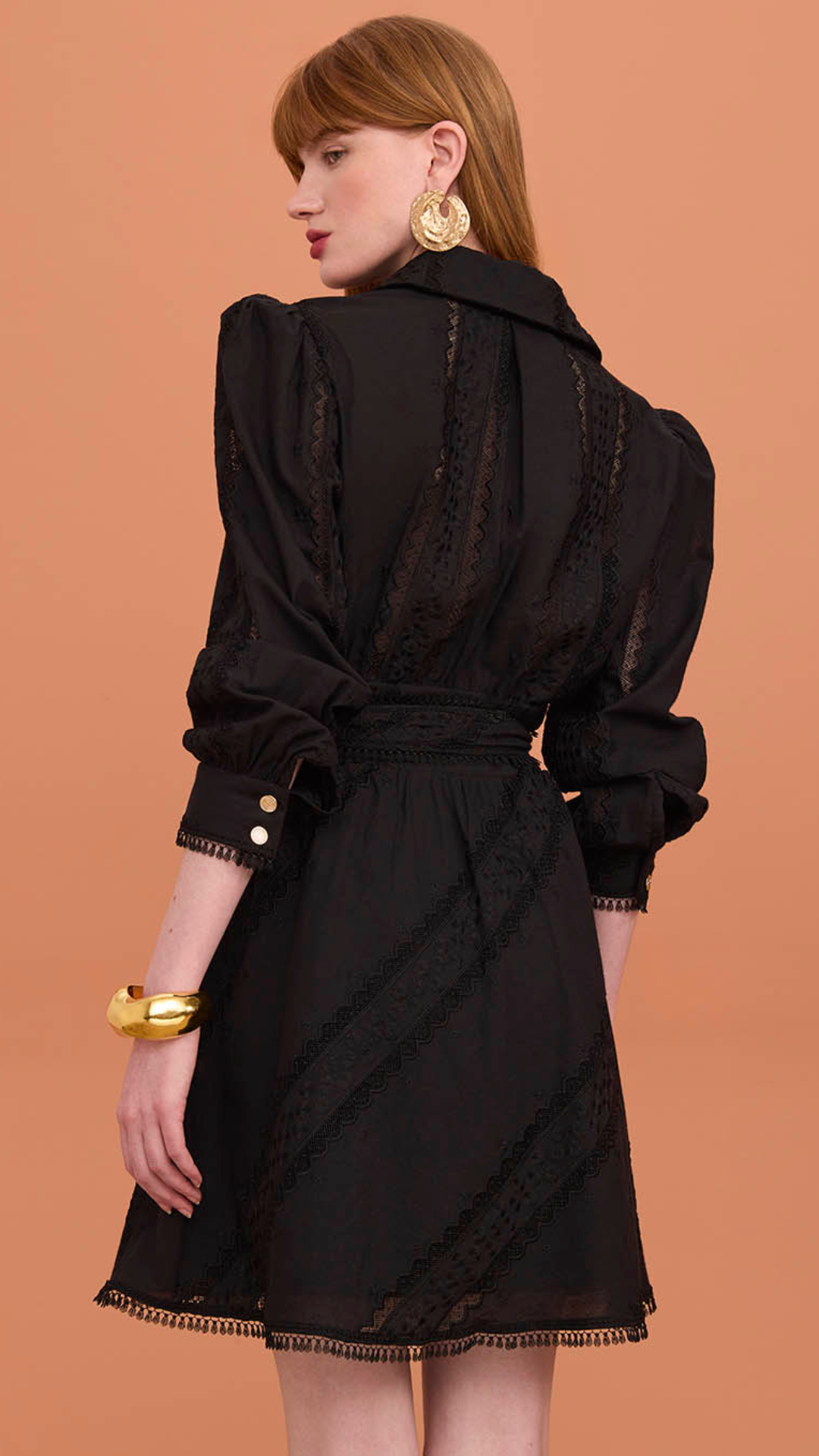 Vestido Curto Entremeios Preto