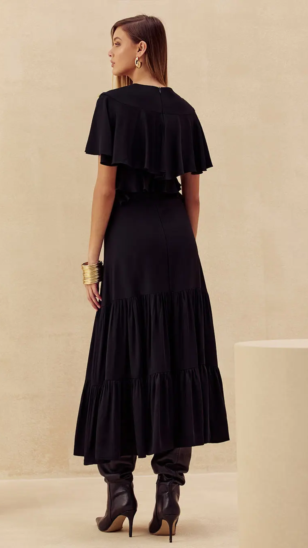 Vestido Cut Out Babados Preto