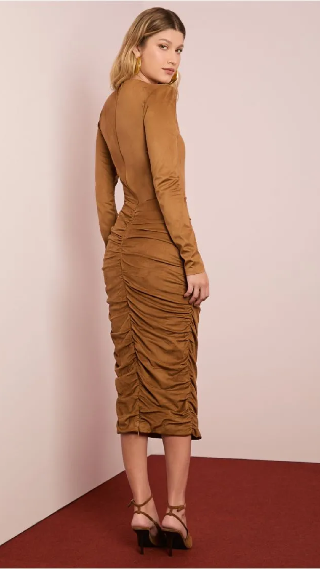 Conjunto Camel de Suede Body e Saia
