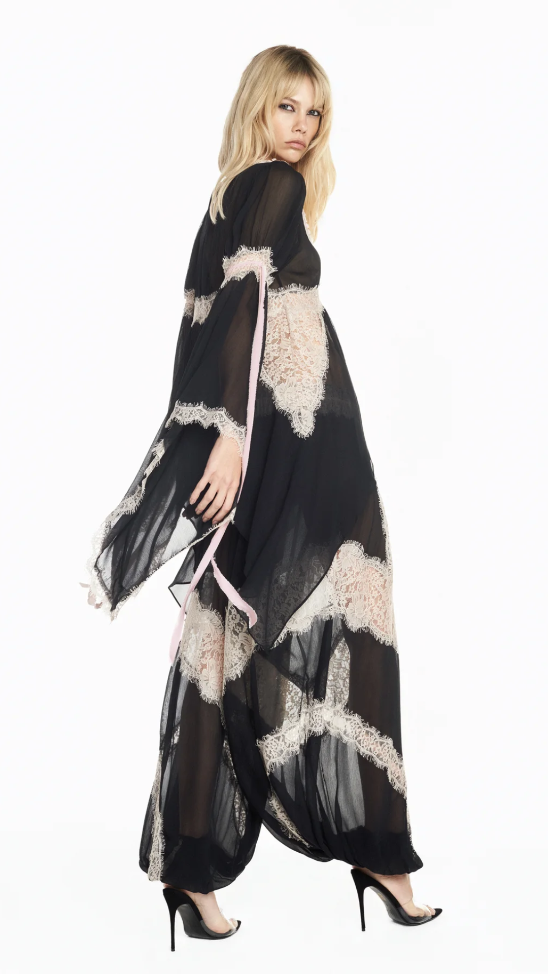 Calça Elástico Cintura e Barra Chiffon Preto com Renda Bege