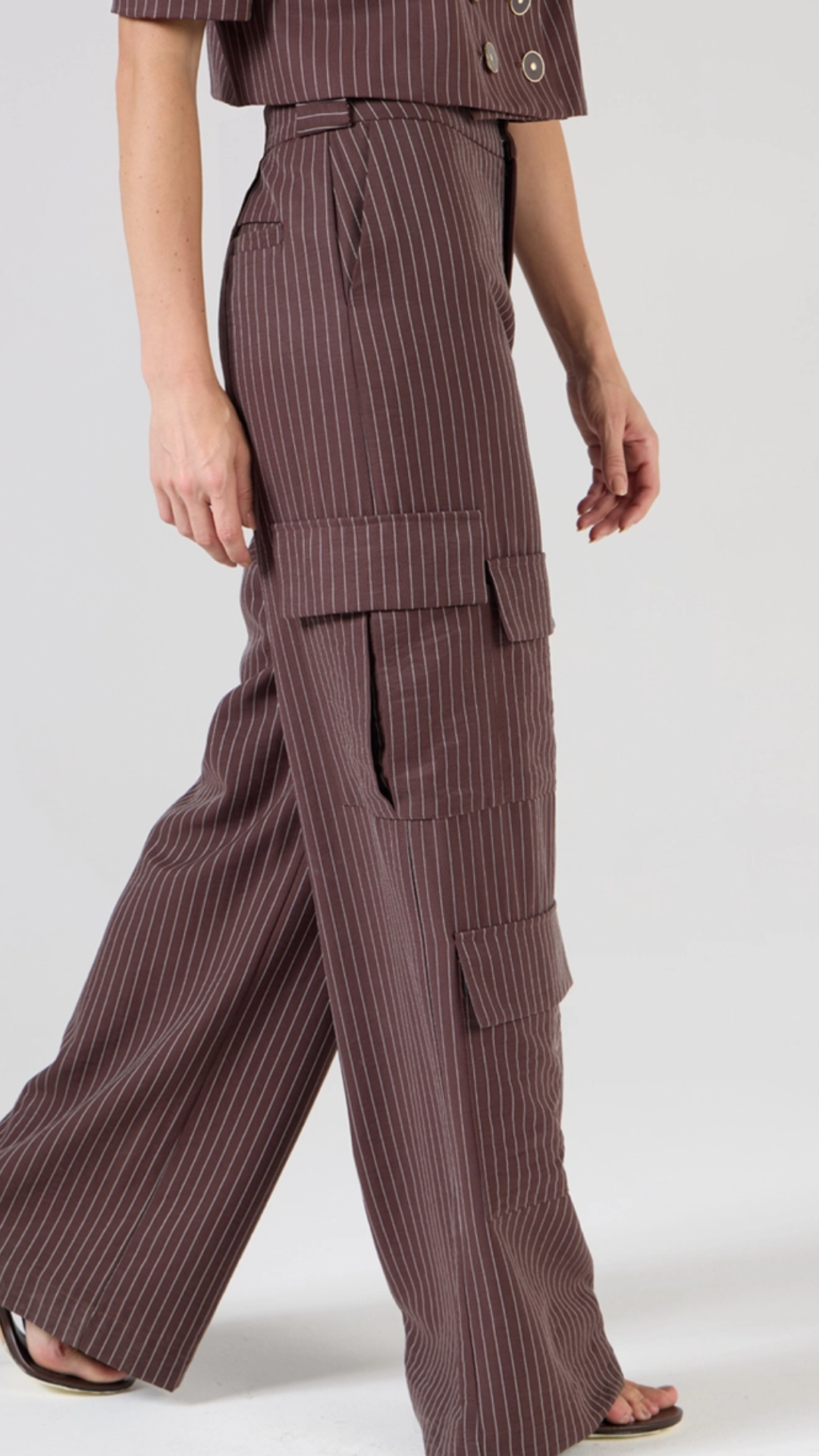 Conjunto Calça e Casaqueto Listras Marrom Netherla