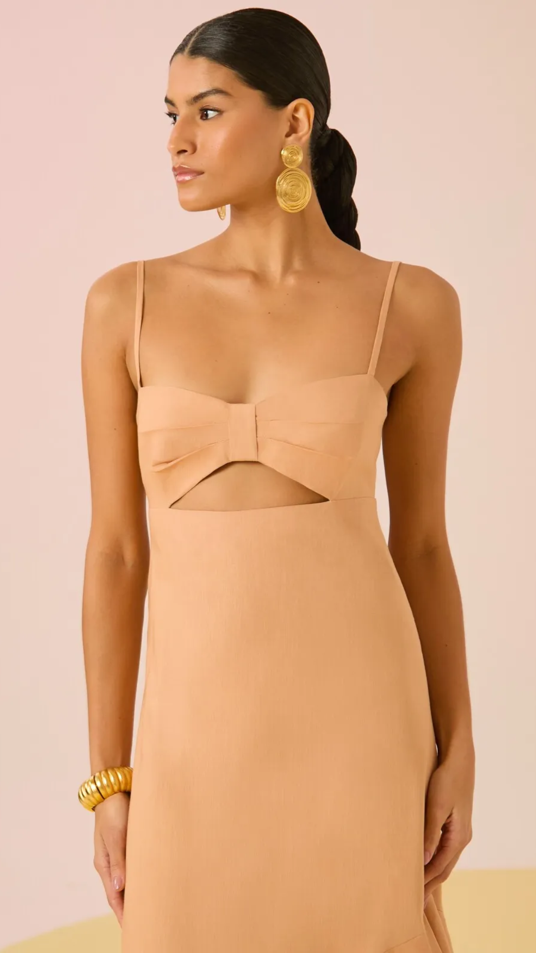 Vestido Assimétrico com Babados Camel