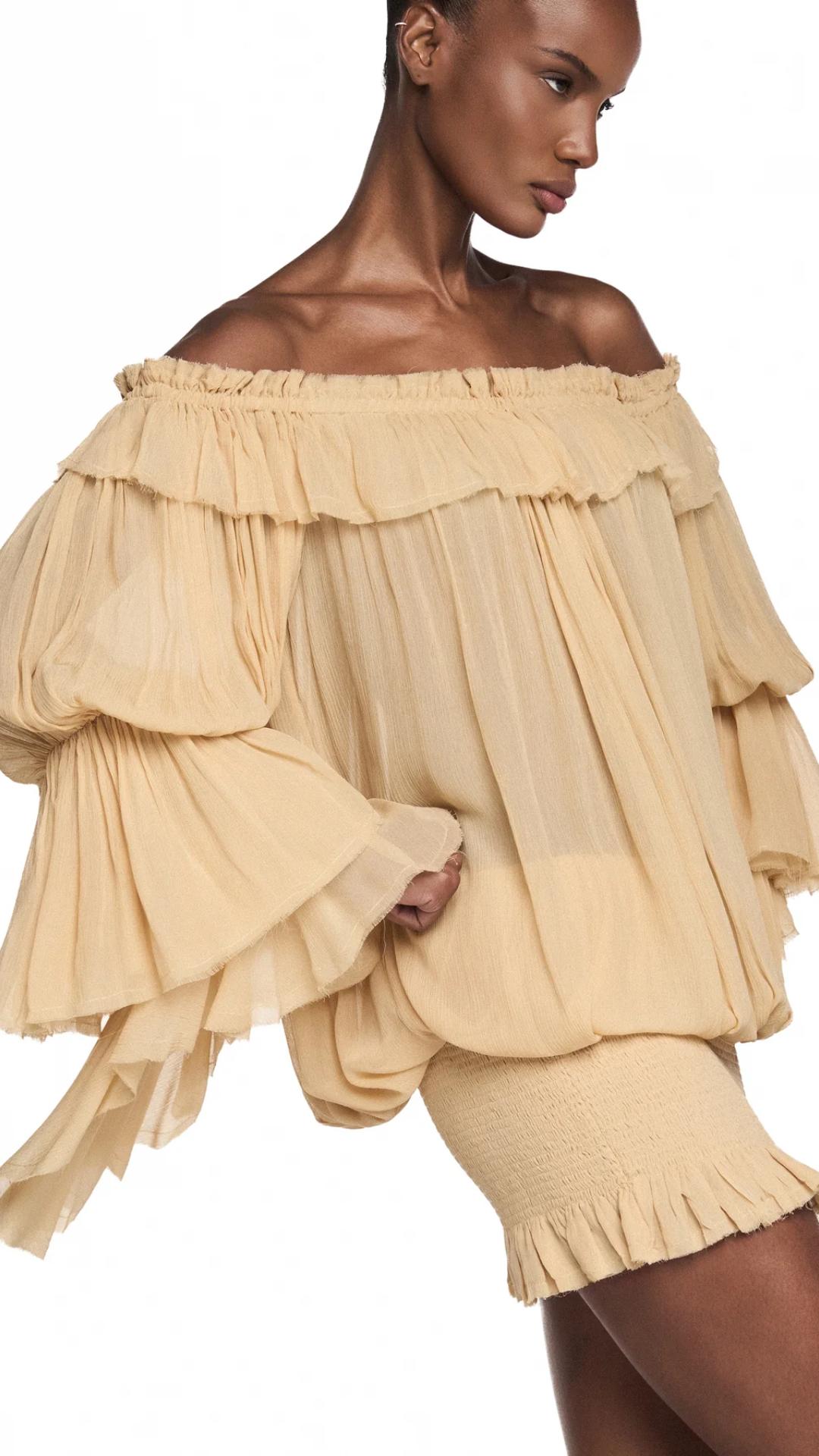 Vestido Curto Ombro a Ombro Manga Longa Babados Saia Lastex Chiffon Amarelo