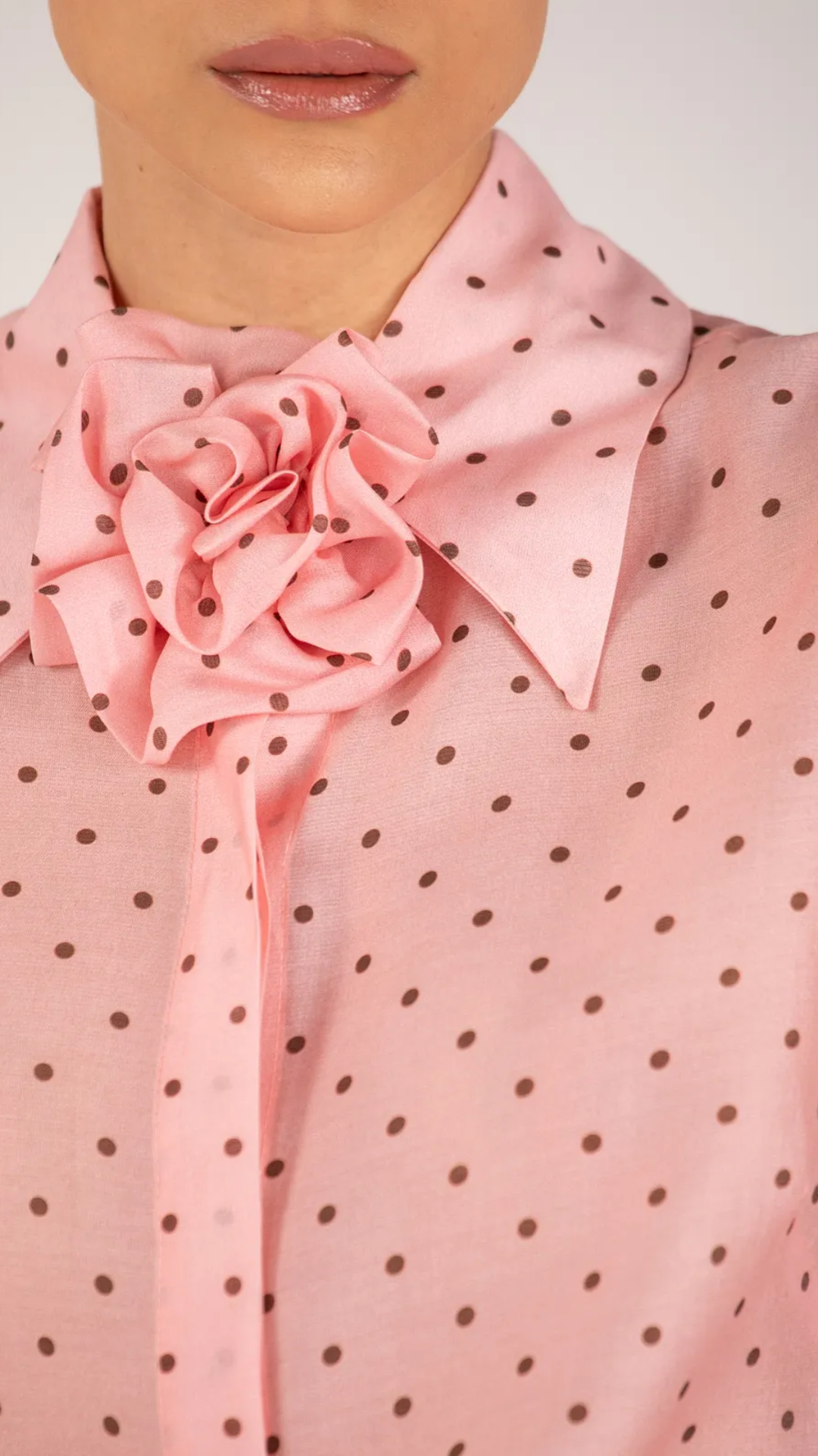 Camisa Manga Longa Rosa com Poás Marrons