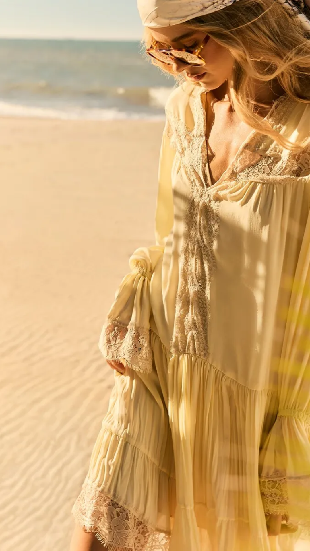 Vestido Curto Baunilha com Renda