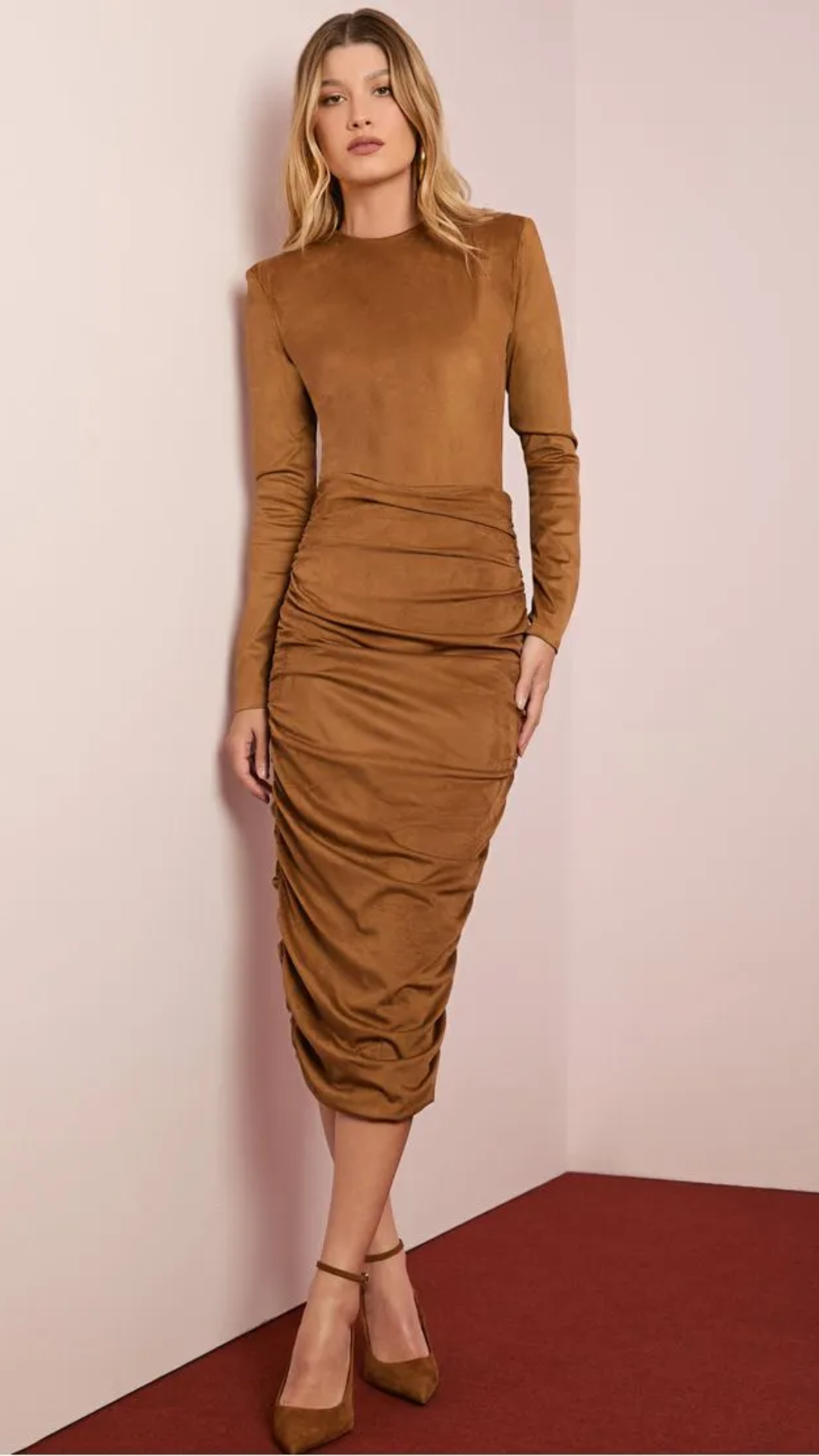 Conjunto Camel de Suede Body e Saia