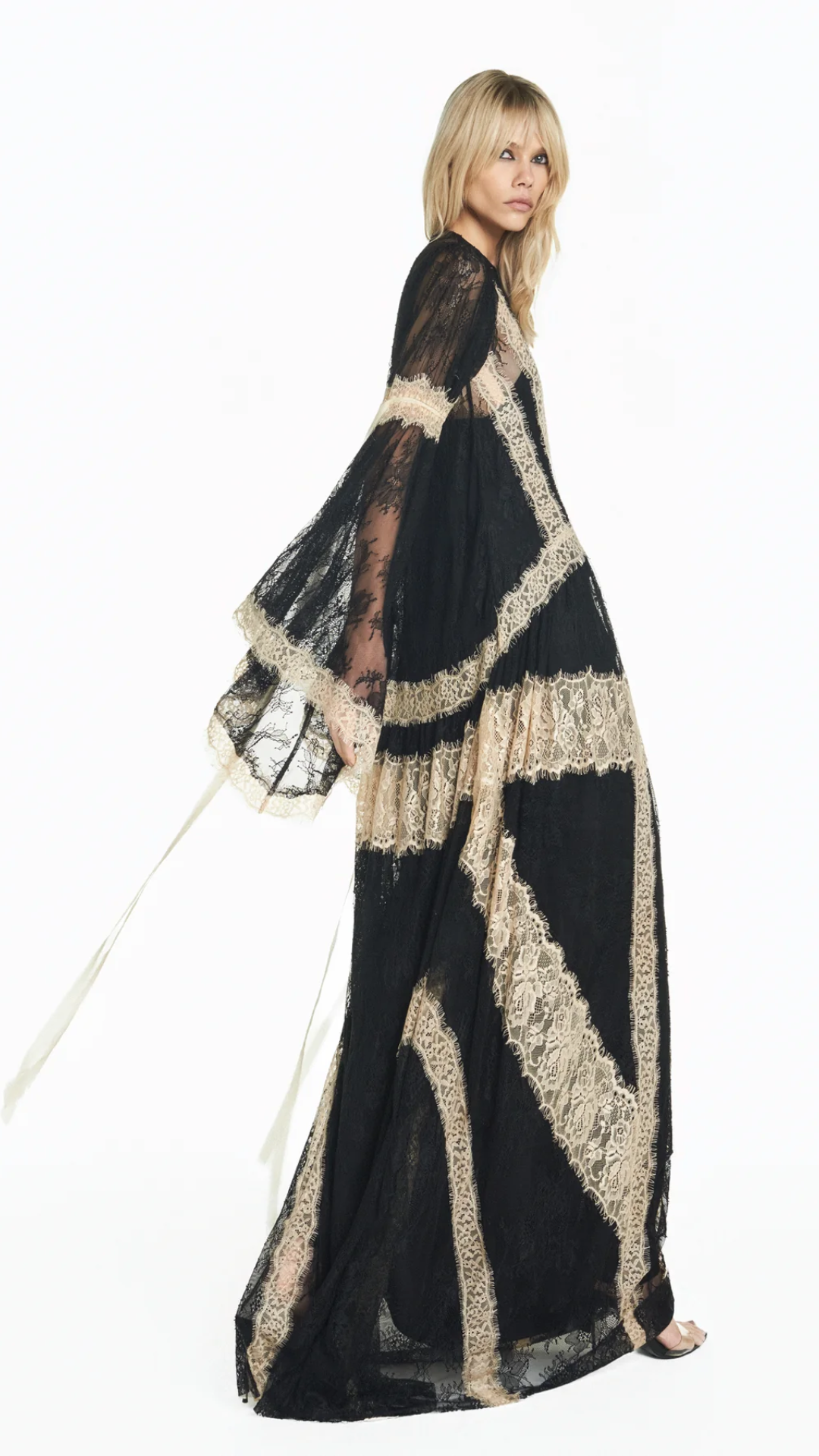 Vestido Longo com Manga Renda Preta com Renda Bege