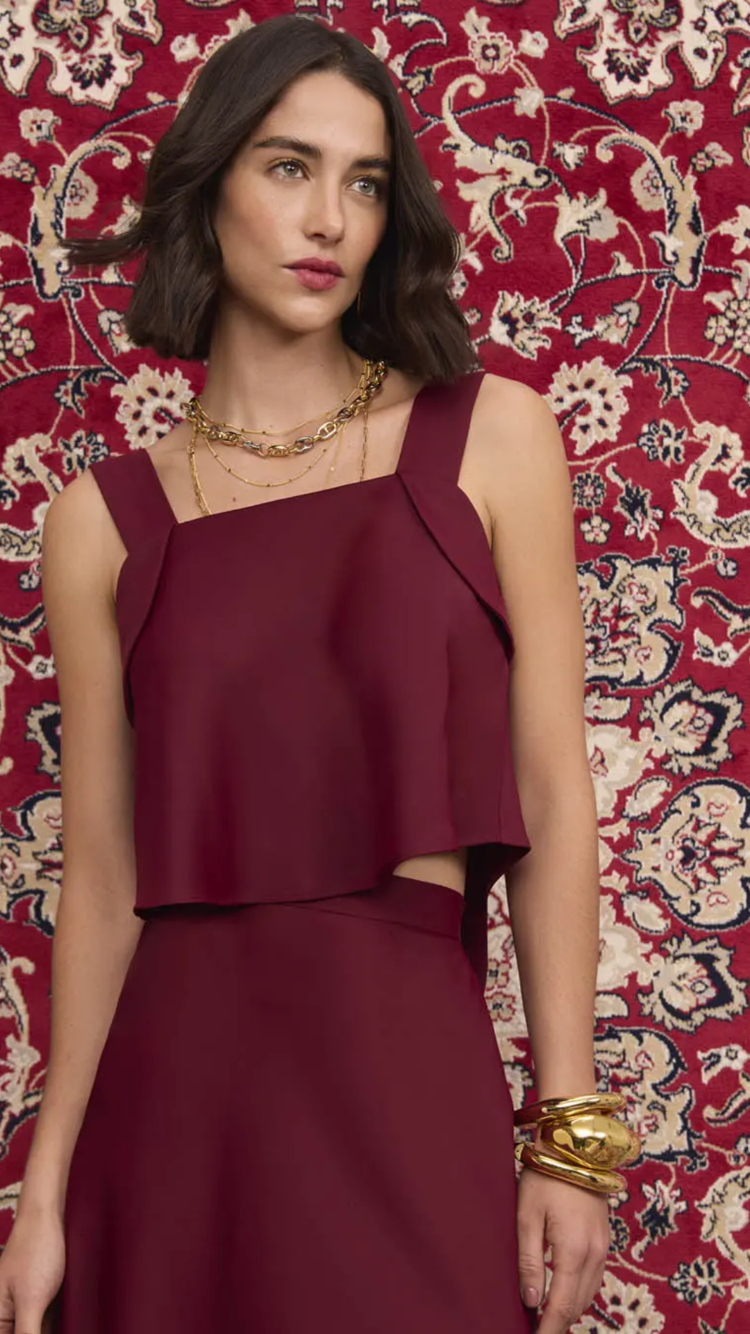 Conjunto Blusa Com Alças Fivela e Saia Bordô Bloodstone